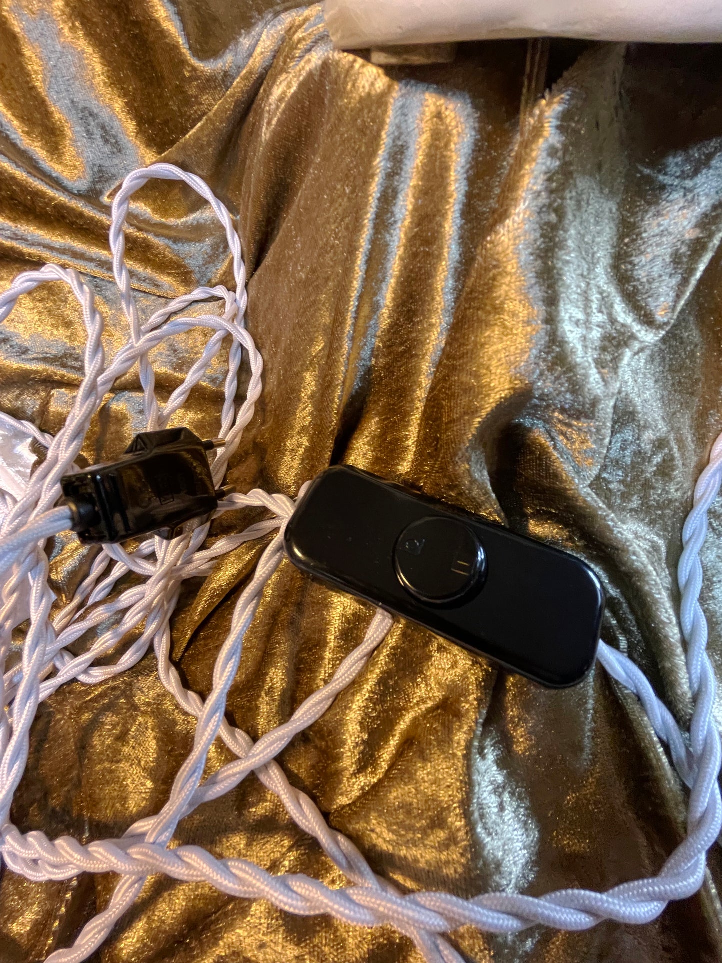 Original Jugendstil Lamp 1910 “Amor & Psyche” White Porcelain & Brass Figurative Table Lamp with Original Shade