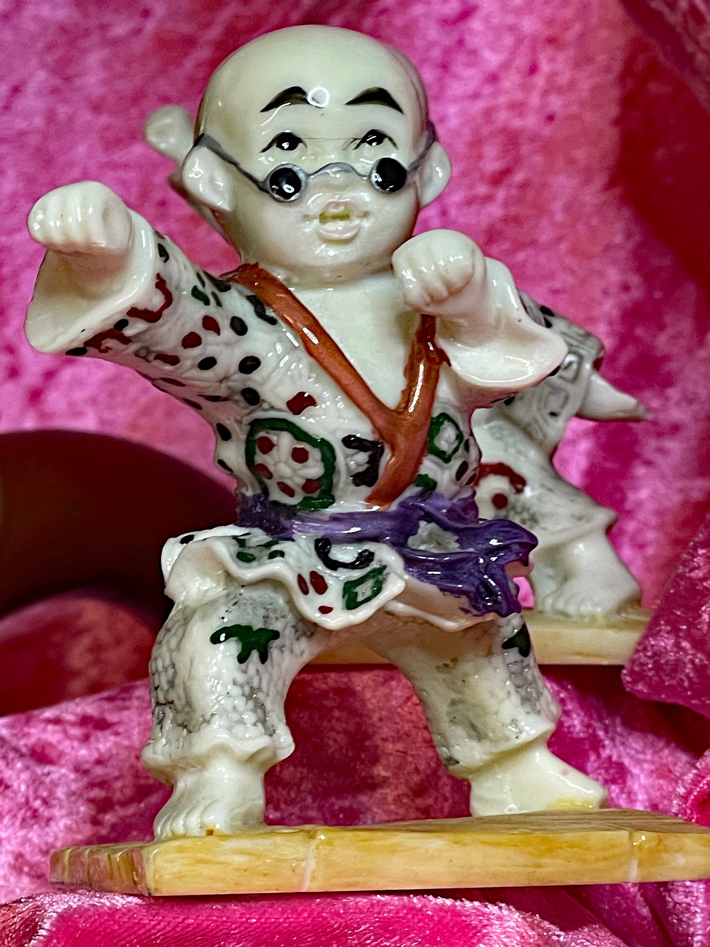 Vintage Japanese Porcelain Jiu-Jitsu Fighters Set with Ikebana Vase – Hand-Painted Figurines Collection (6 Pieces)