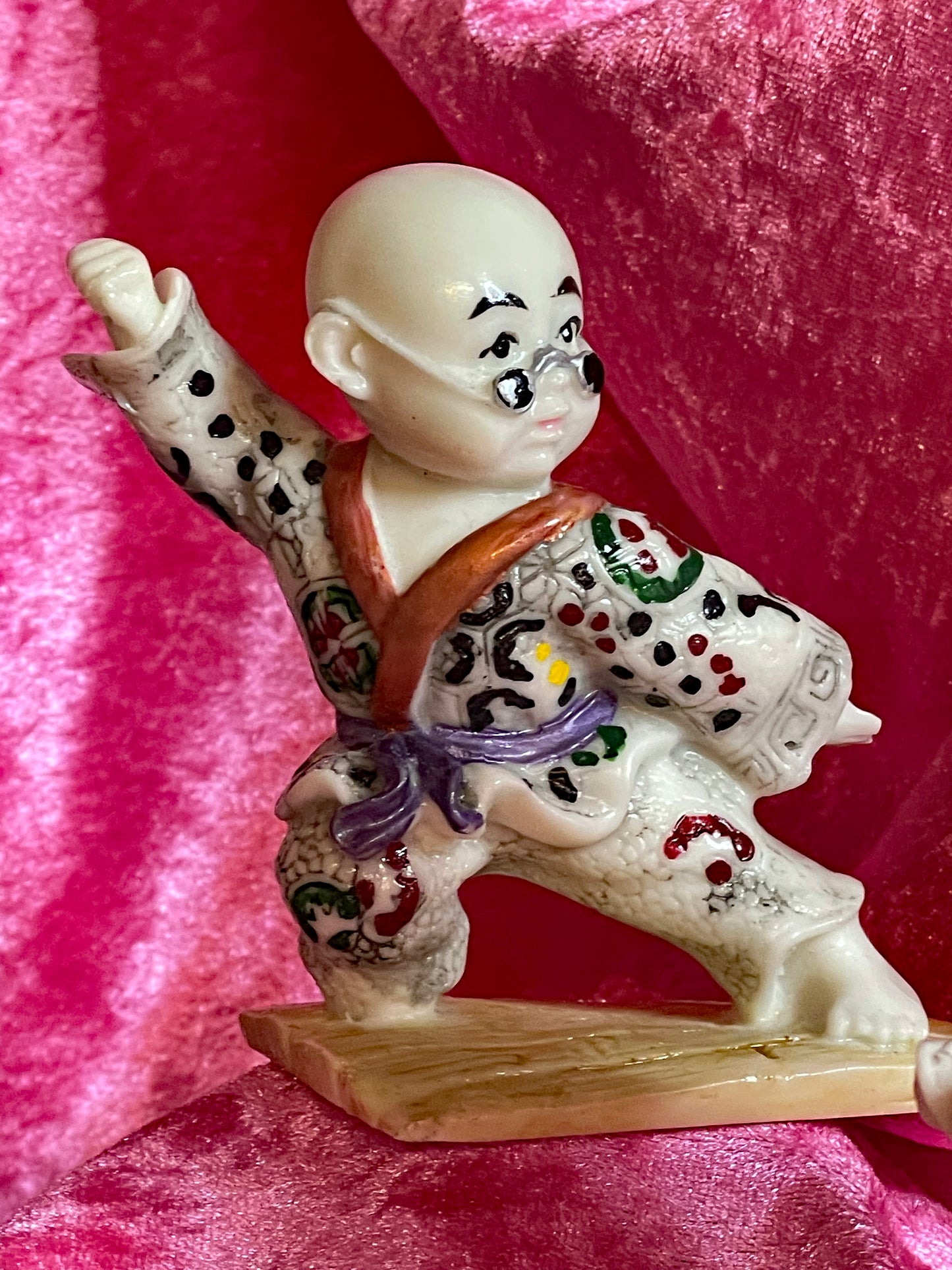 Vintage Japanese Porcelain Jiu-Jitsu Fighters Set with Ikebana Vase – Hand-Painted Figurines Collection (6 Pieces)