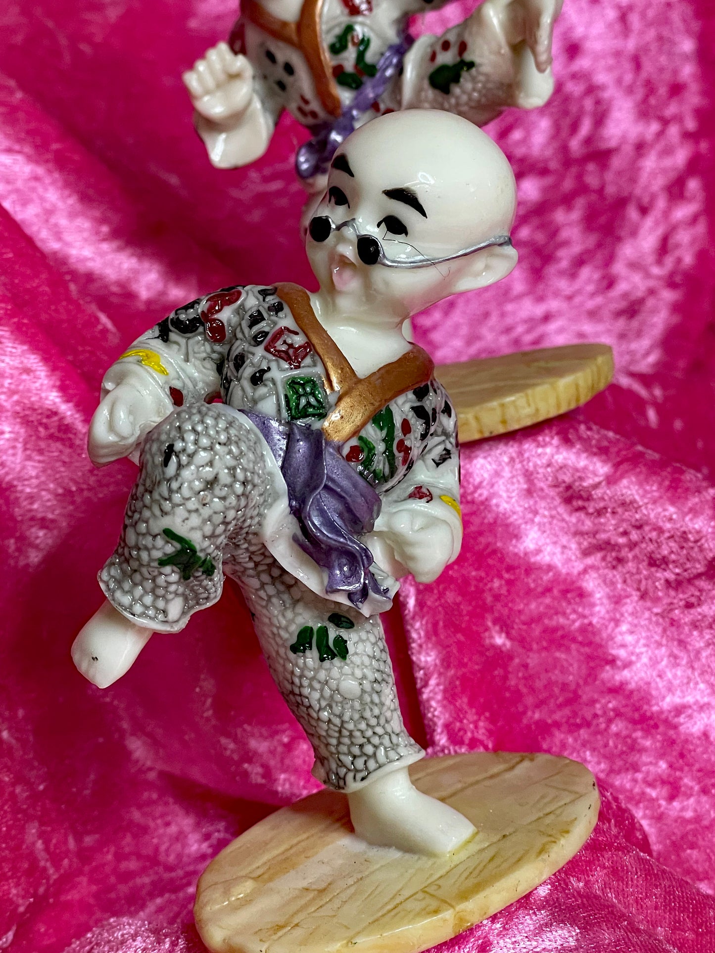 Vintage Japanese Porcelain Jiu-Jitsu Fighters Set with Ikebana Vase – Hand-Painted Figurines Collection (6 Pieces)