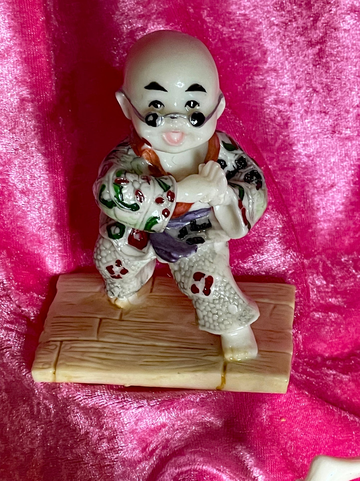 Vintage Japanese Porcelain Jiu-Jitsu Fighters Set with Ikebana Vase – Hand-Painted Figurines Collection (6 Pieces)