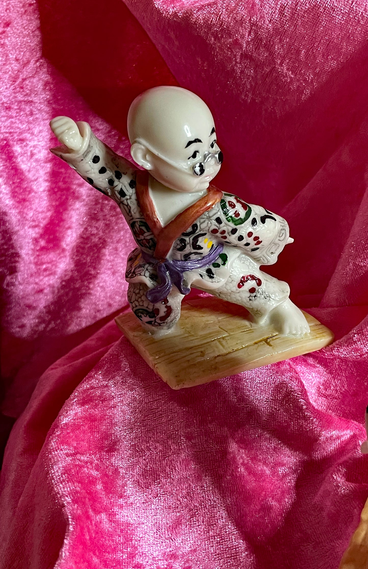 Vintage Japanese Porcelain Jiu-Jitsu Fighters Set with Ikebana Vase – Hand-Painted Figurines Collection (6 Pieces)