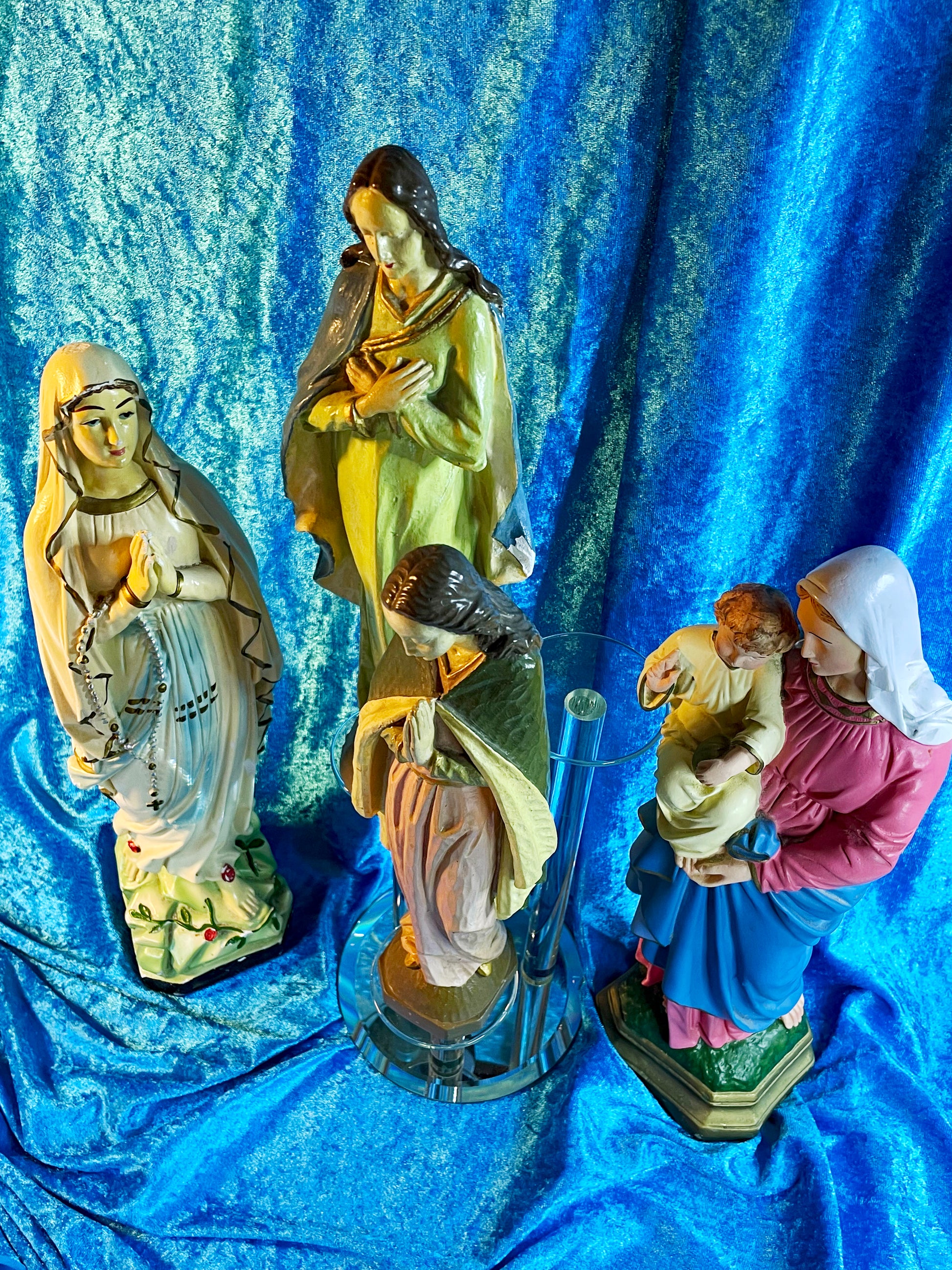 Full profile of the Our Lady of Lourdes figure on floral gilt base