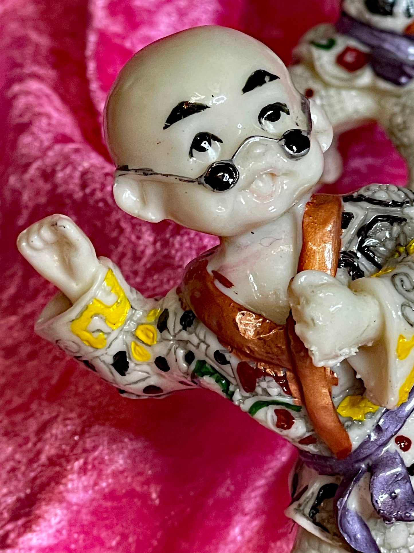 Vintage Japanese Porcelain Jiu-Jitsu Fighters Set with Ikebana Vase – Hand-Painted Figurines Collection (6 Pieces)