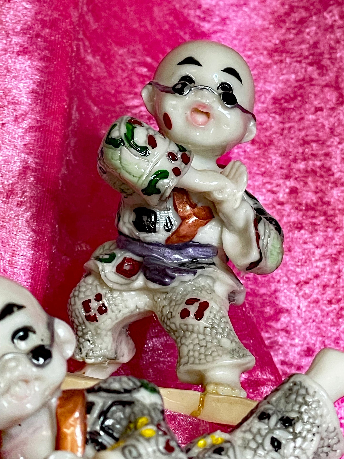 Vintage Japanese Porcelain Jiu-Jitsu Fighters Set with Ikebana Vase – Hand-Painted Figurines Collection (6 Pieces)