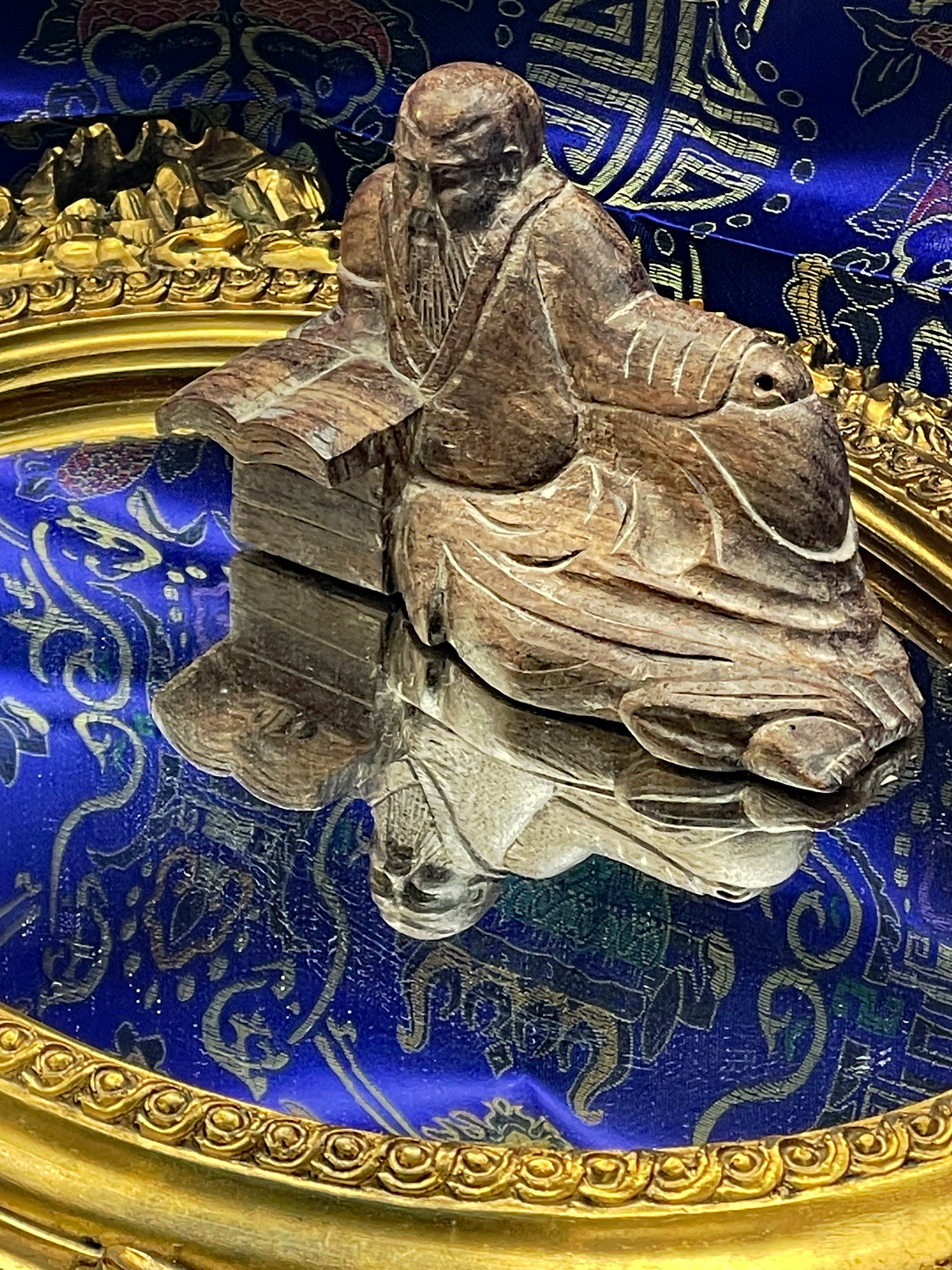 Three-quarter view of the seated Confucius hardwood figure