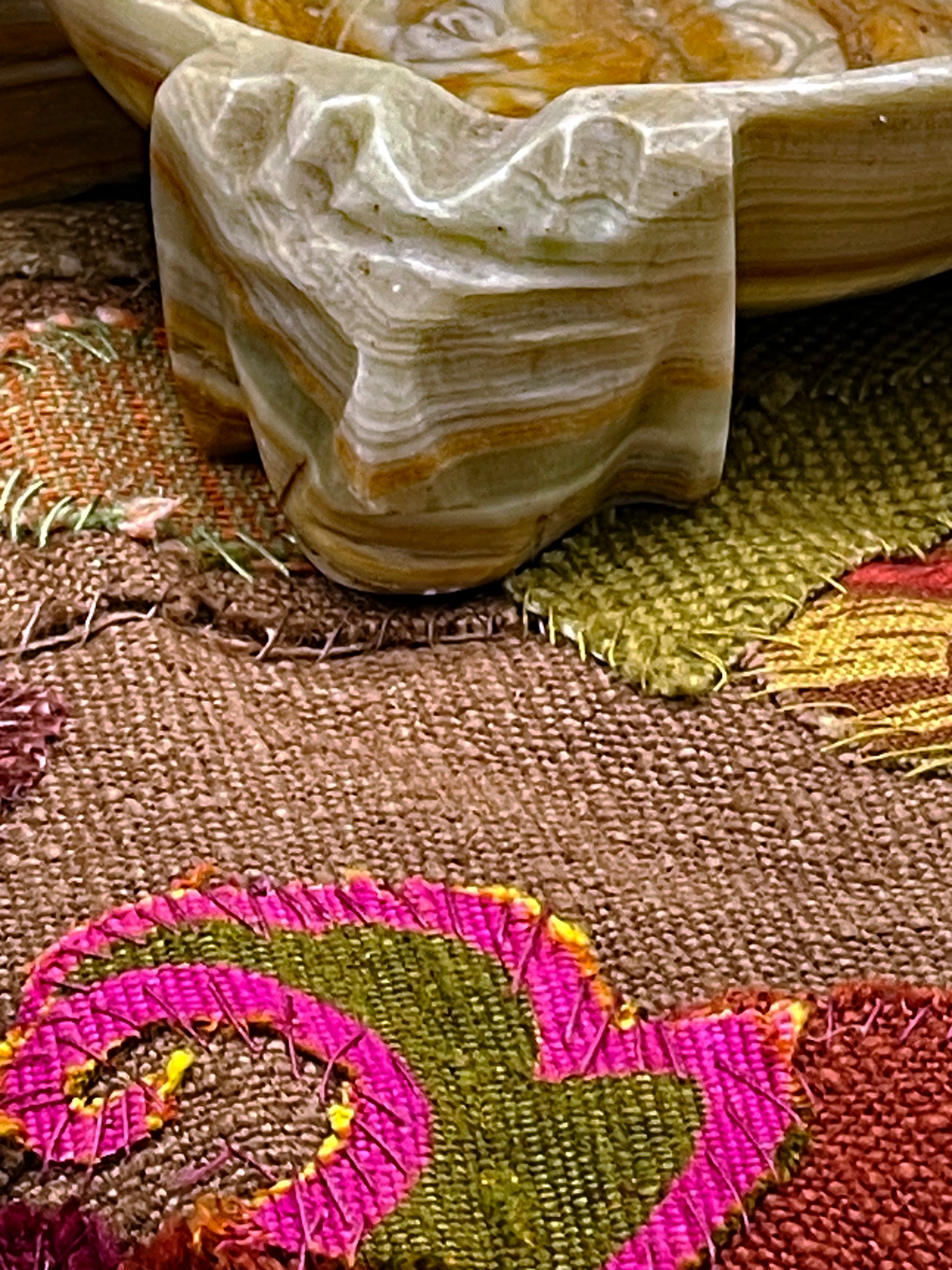 Close detail of the footed base and caramel onyx banding texture