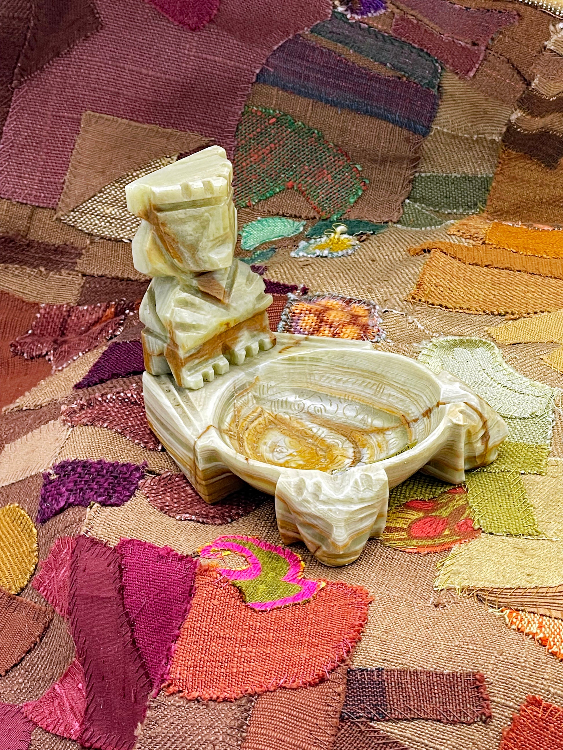 Onyx ashtray bowl showing natural banding and Hecho en Mexico origin label