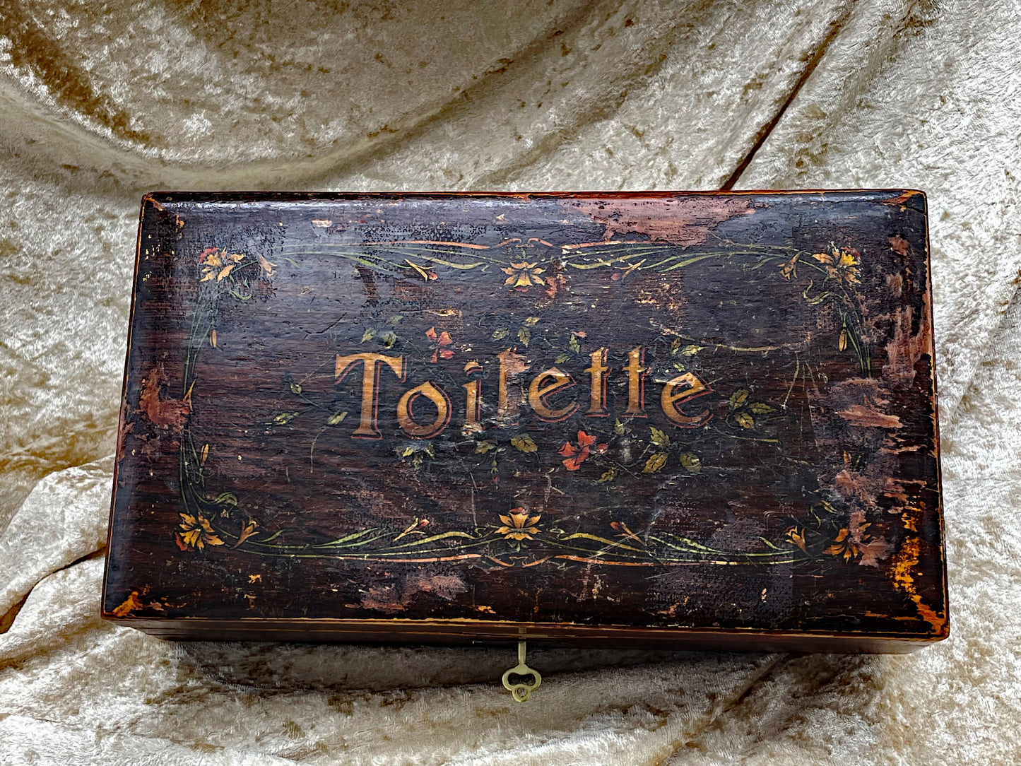 Antique French hand-painted Toilette casket, top view of gilt lettering and floral lid