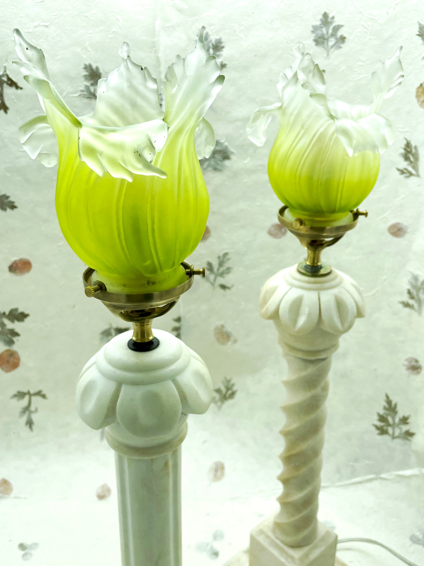 Spiral twisted marble column lamp detail