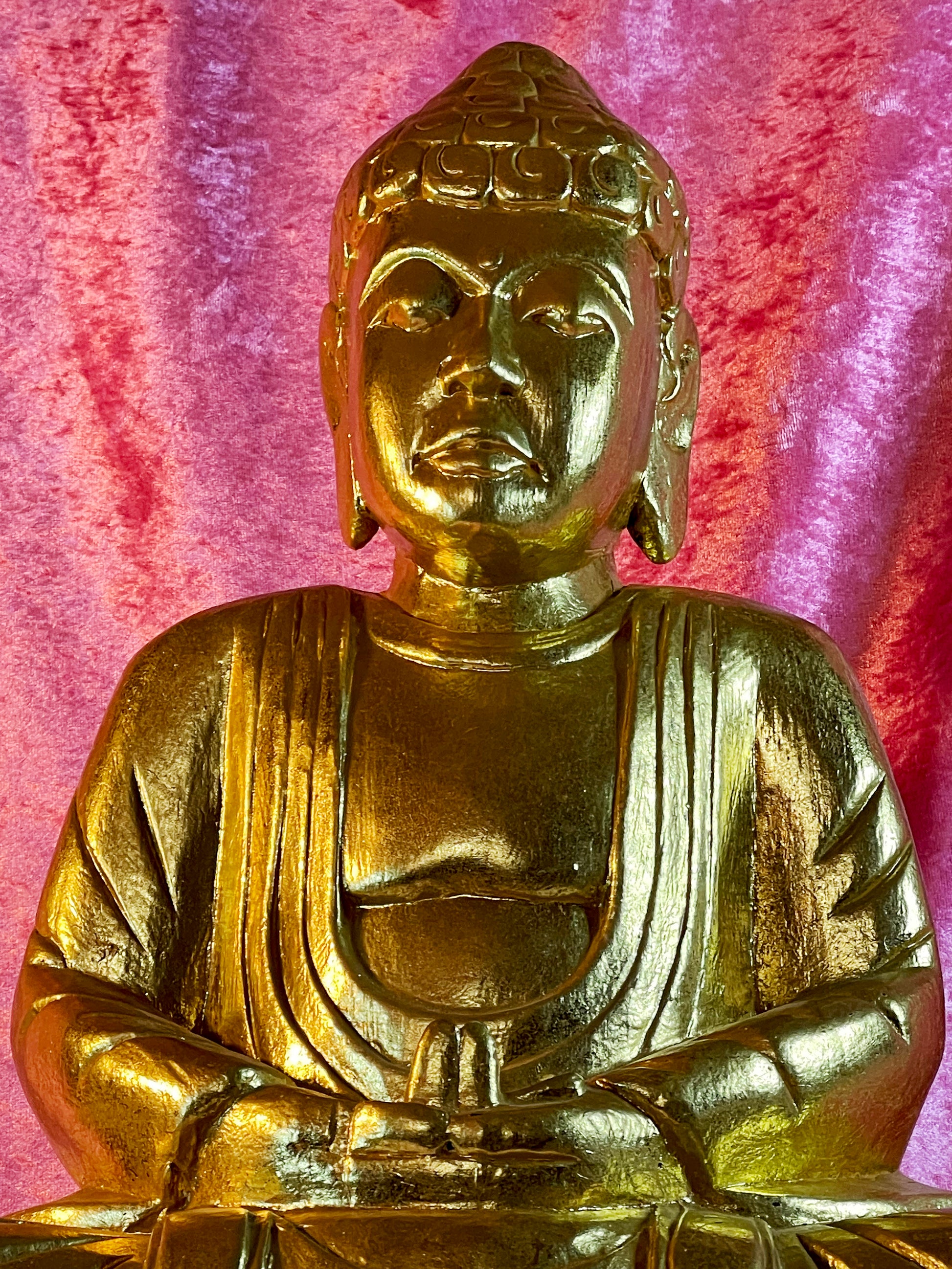 Gilt wood Buddha upper body and archaic serene face, three-quarter view