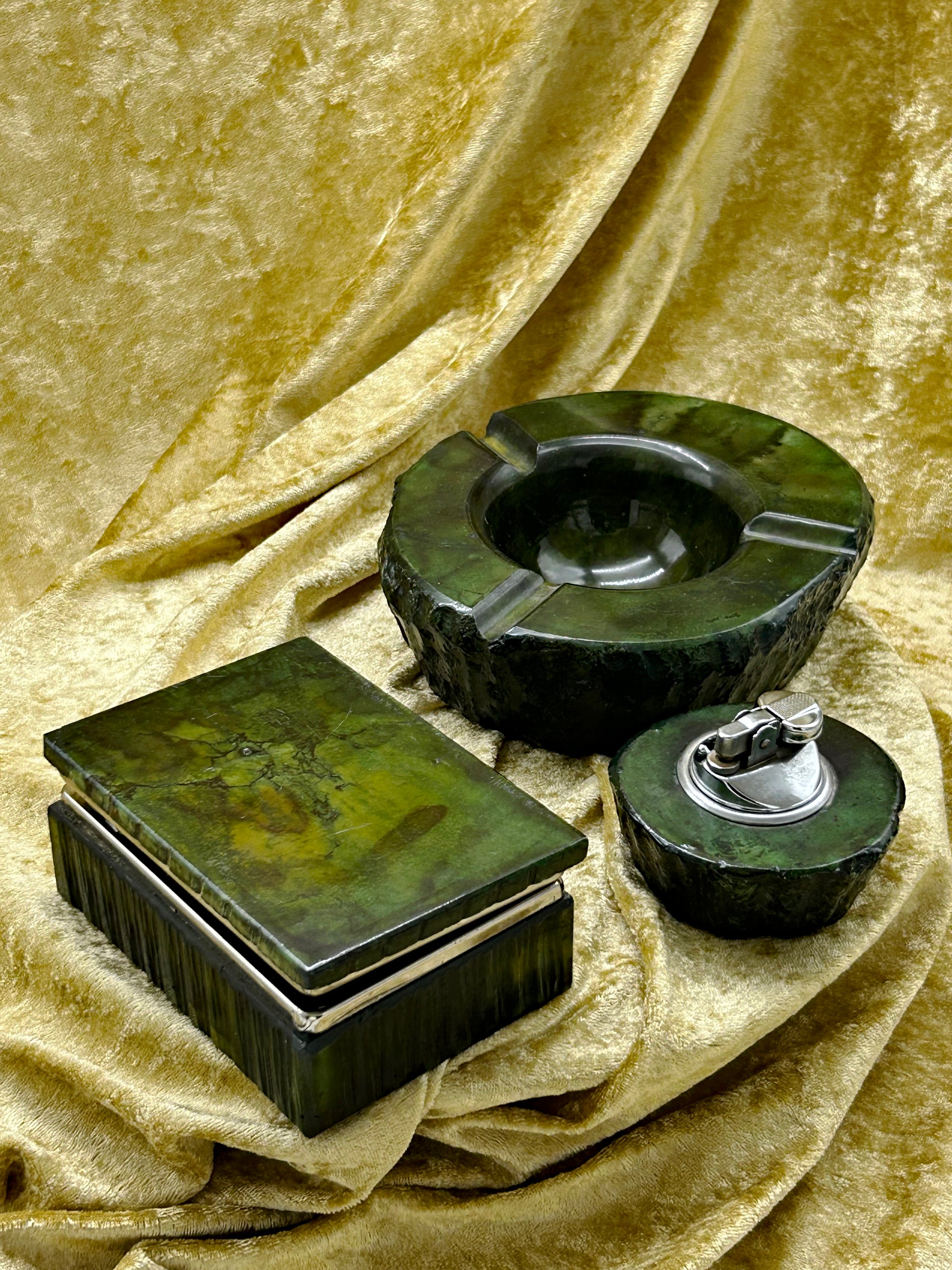 Green onyx marble smoking set with ashtray, table lighter and lidded box on velvet
