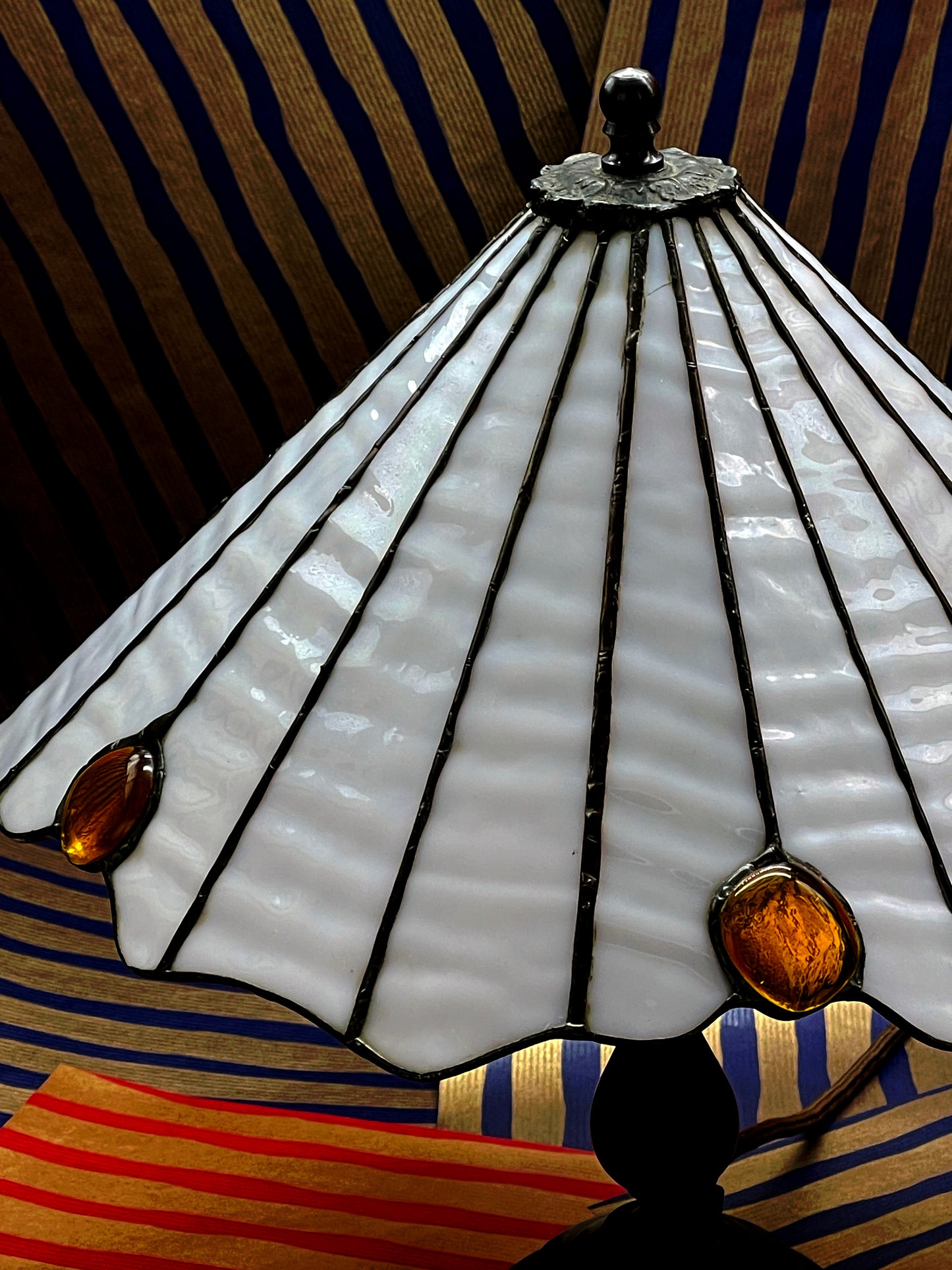Berlin Art Déco lamp side profile