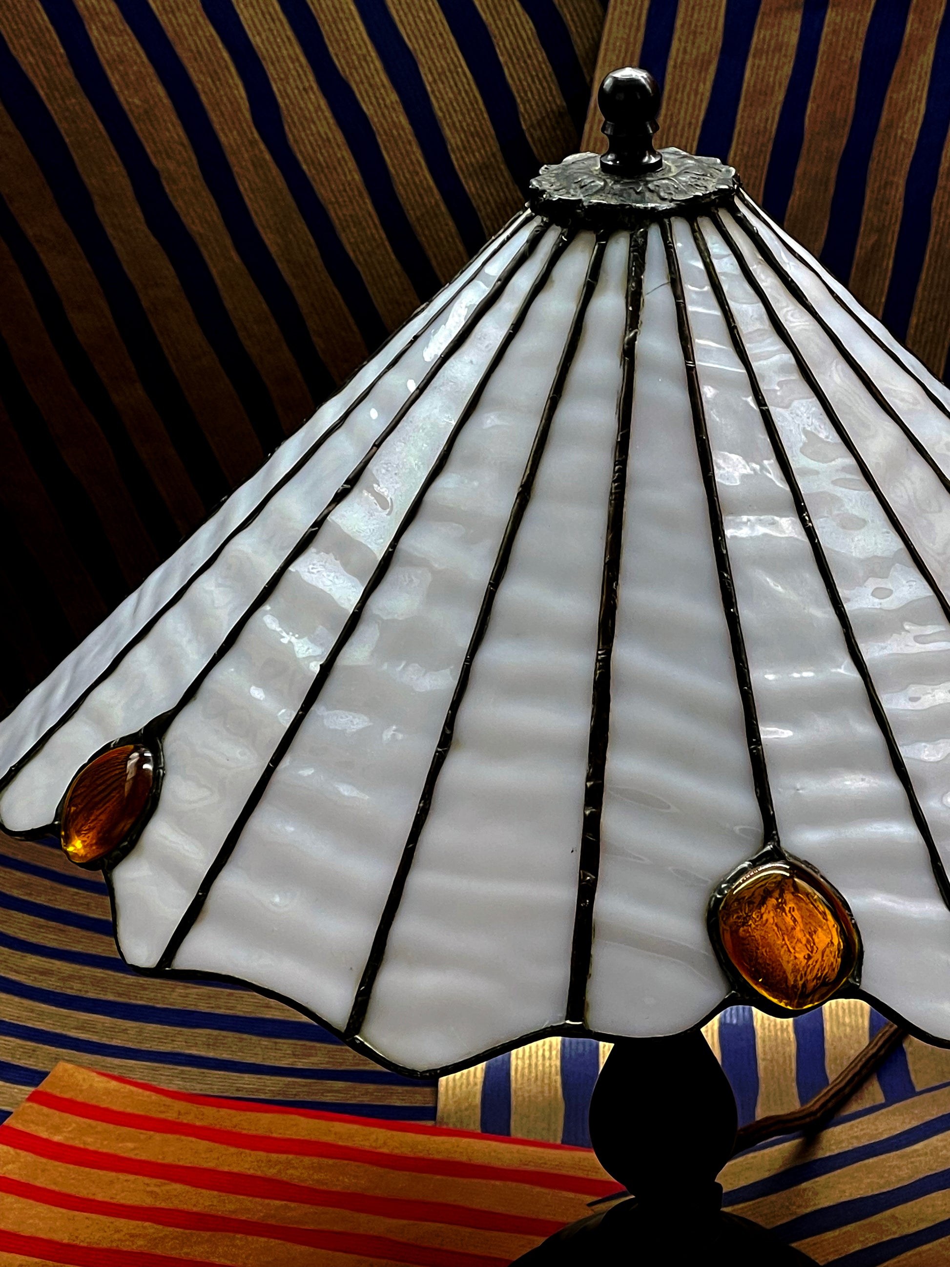 Berlin Art Déco lamp side profile