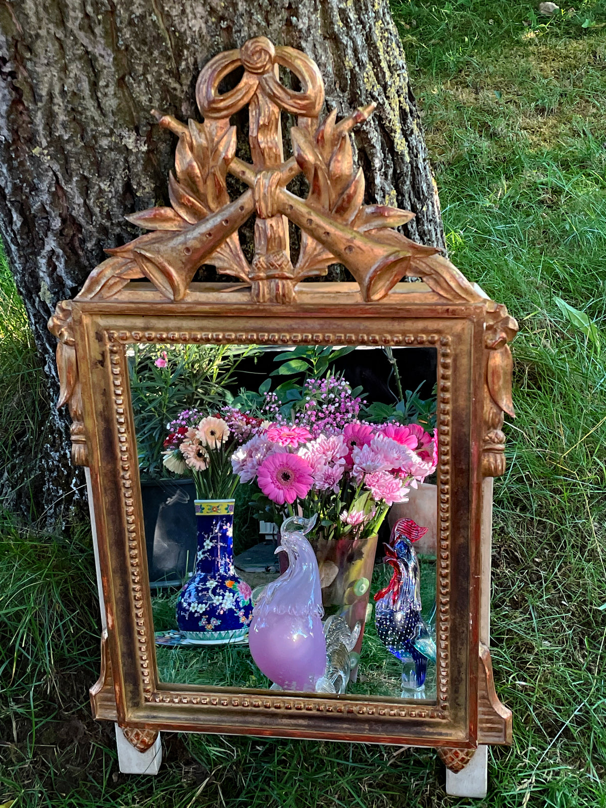 Antique French Louis XVI giltwood wall mirror with carved hunting horn crest, 19th century