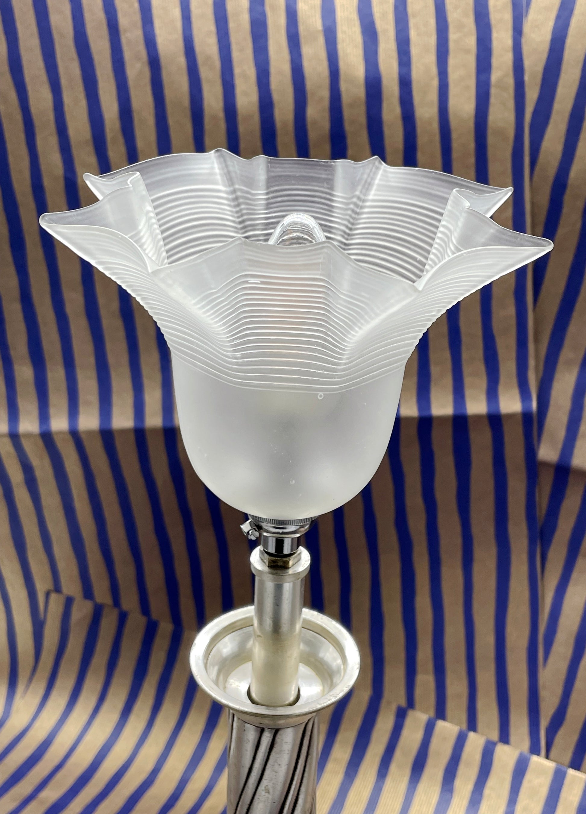 Art Déco floor lamp side angle