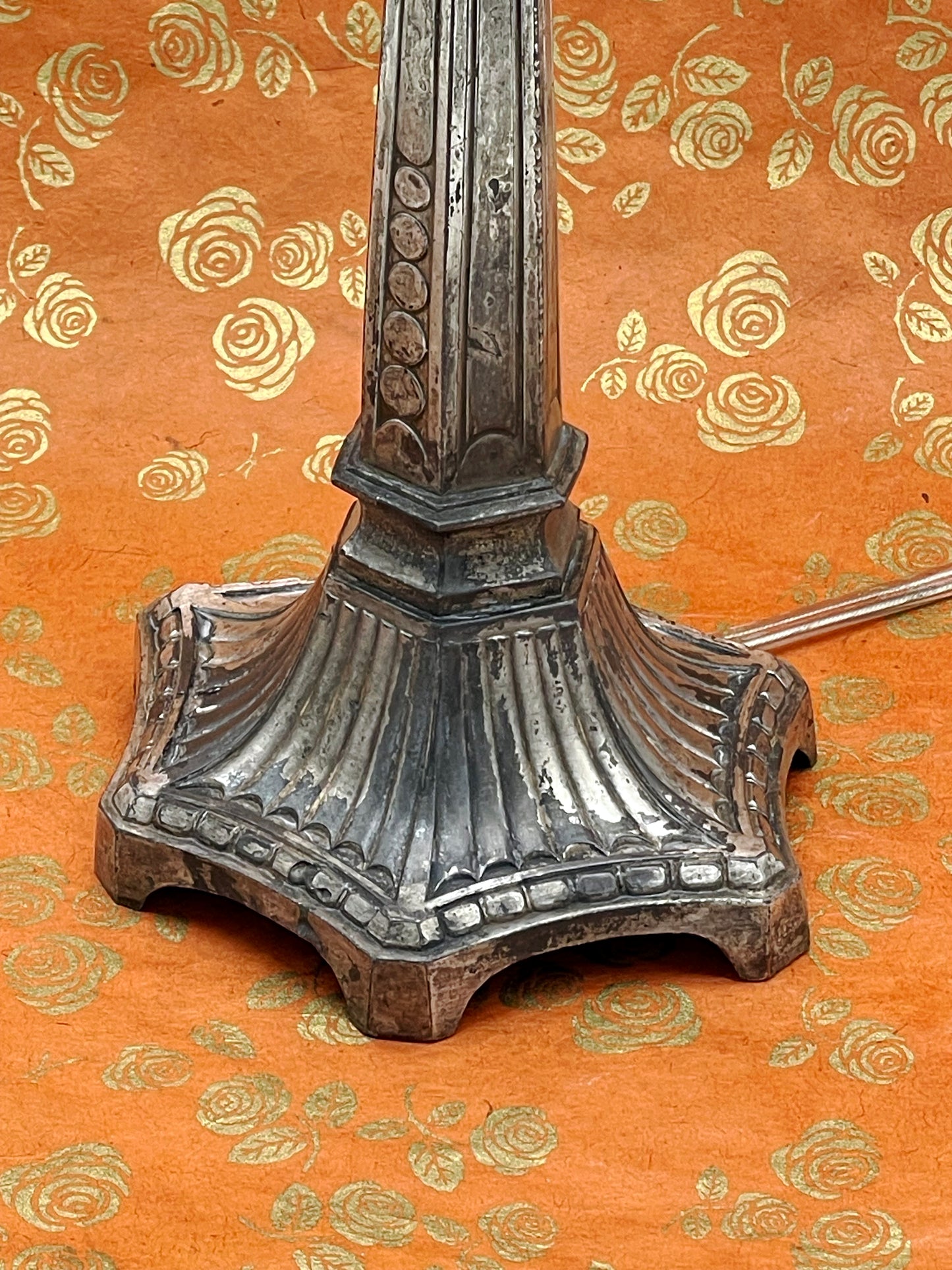 Hexagonal foot detail of the silvered lamp