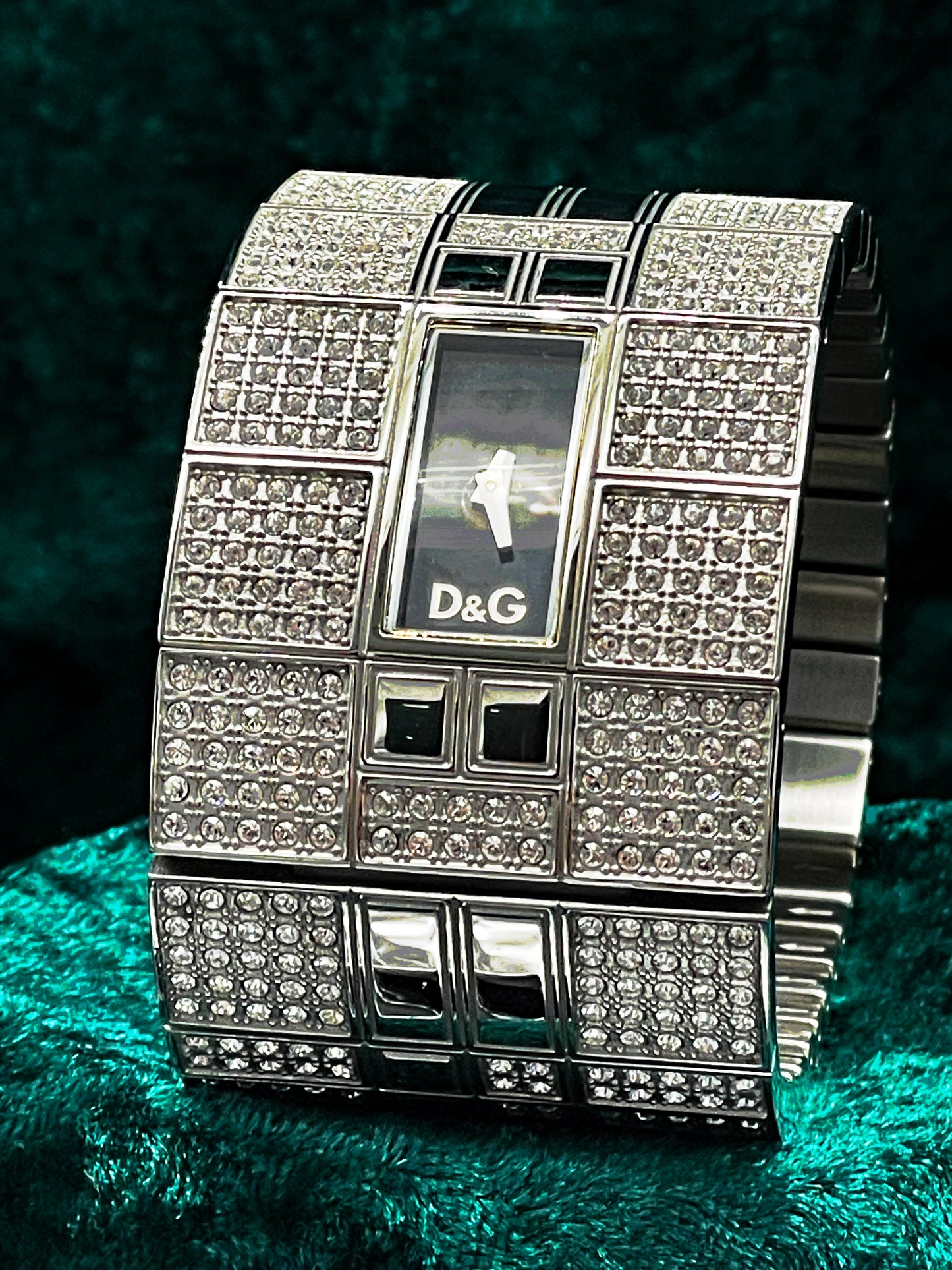 Angled view of the D&G Time crystal cuff watch showing the stainless steel bracelet