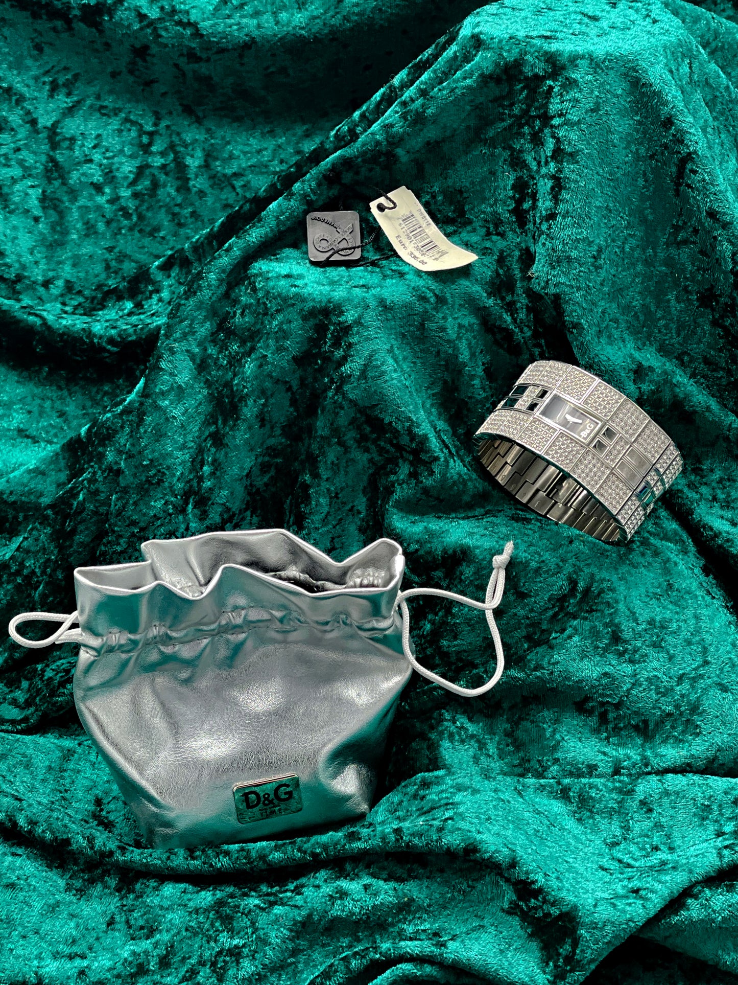 Flat lay of the watch with original D&G pouch and hangtag