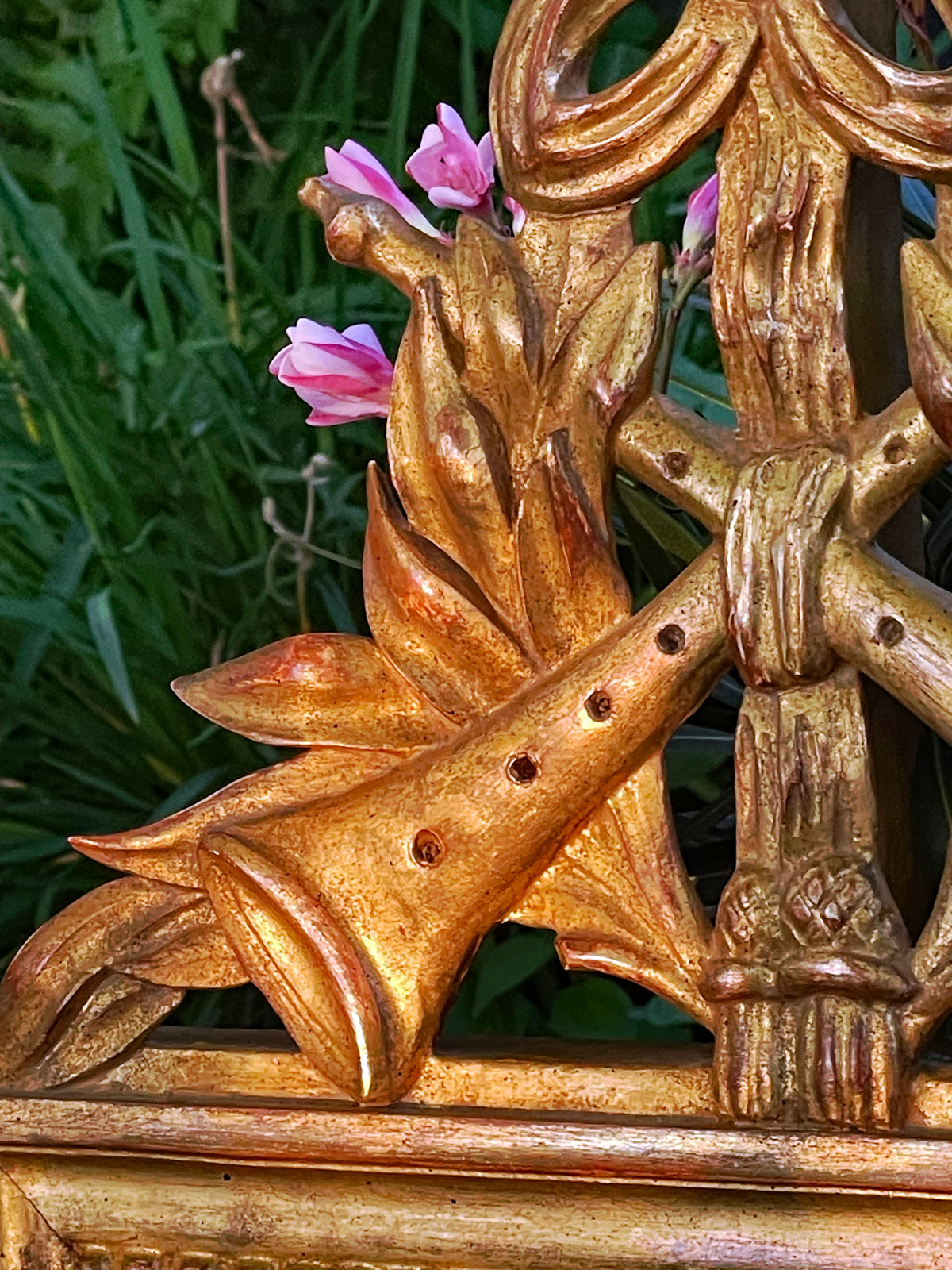 Close up of a carved gilded hunting horn on the mirror crest