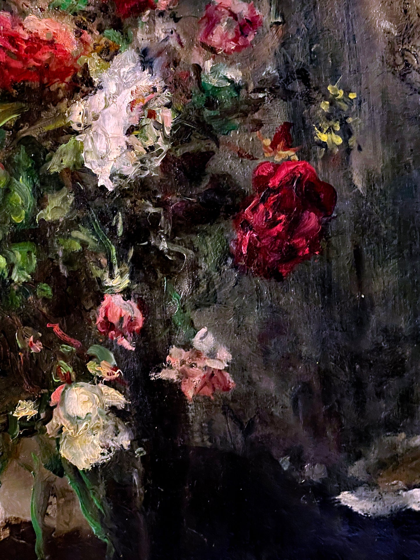 Mystical Roses Still Life by Aurél Náray (1883–1959) – Large Antique Hungarian Floral Painting c.1920 in Ornate Gilt Frame