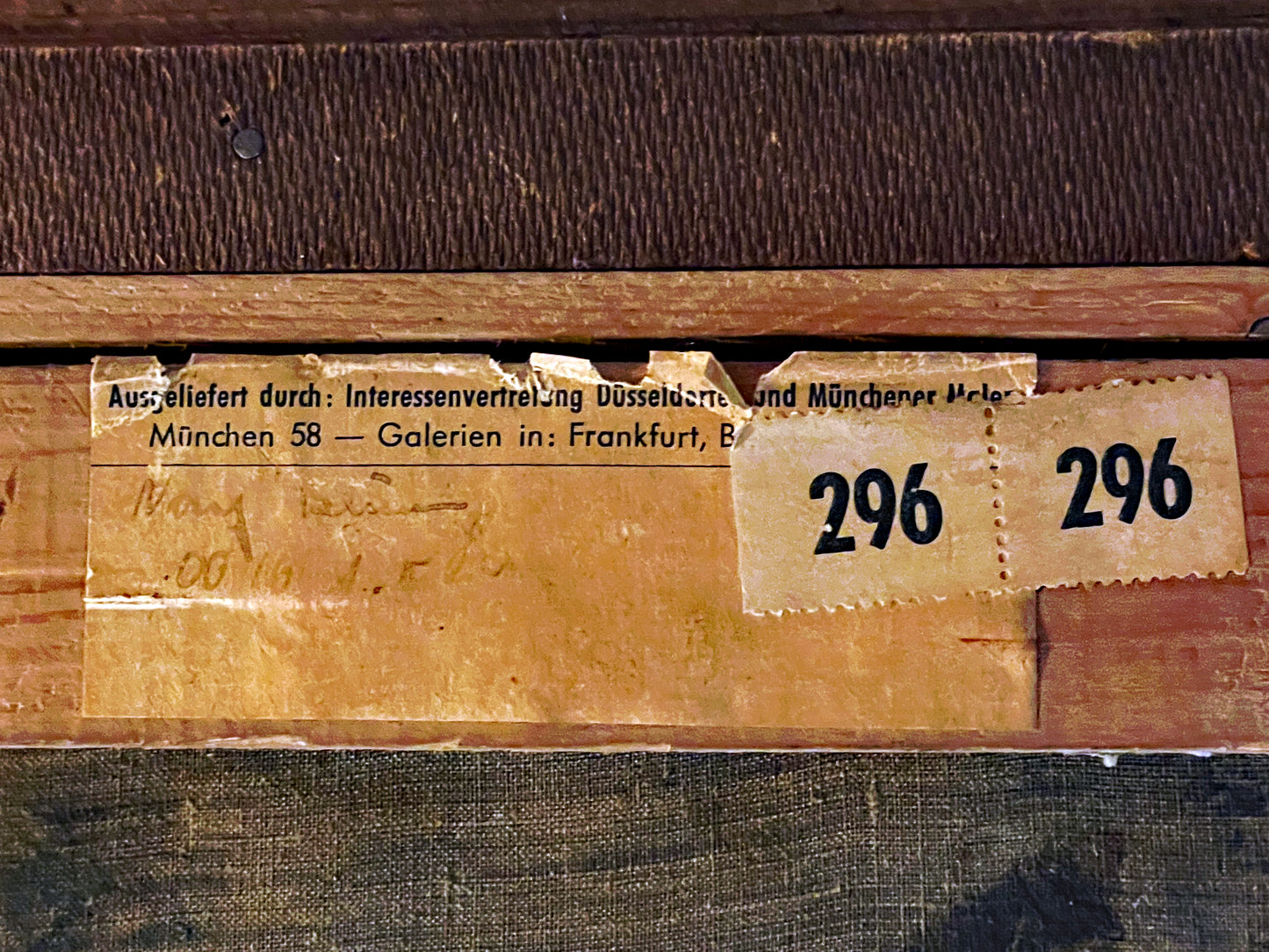 Mystical Roses Still Life by Aurél Náray (1883–1959) – Large Antique Hungarian Floral Painting c.1920 in Ornate Gilt Frame