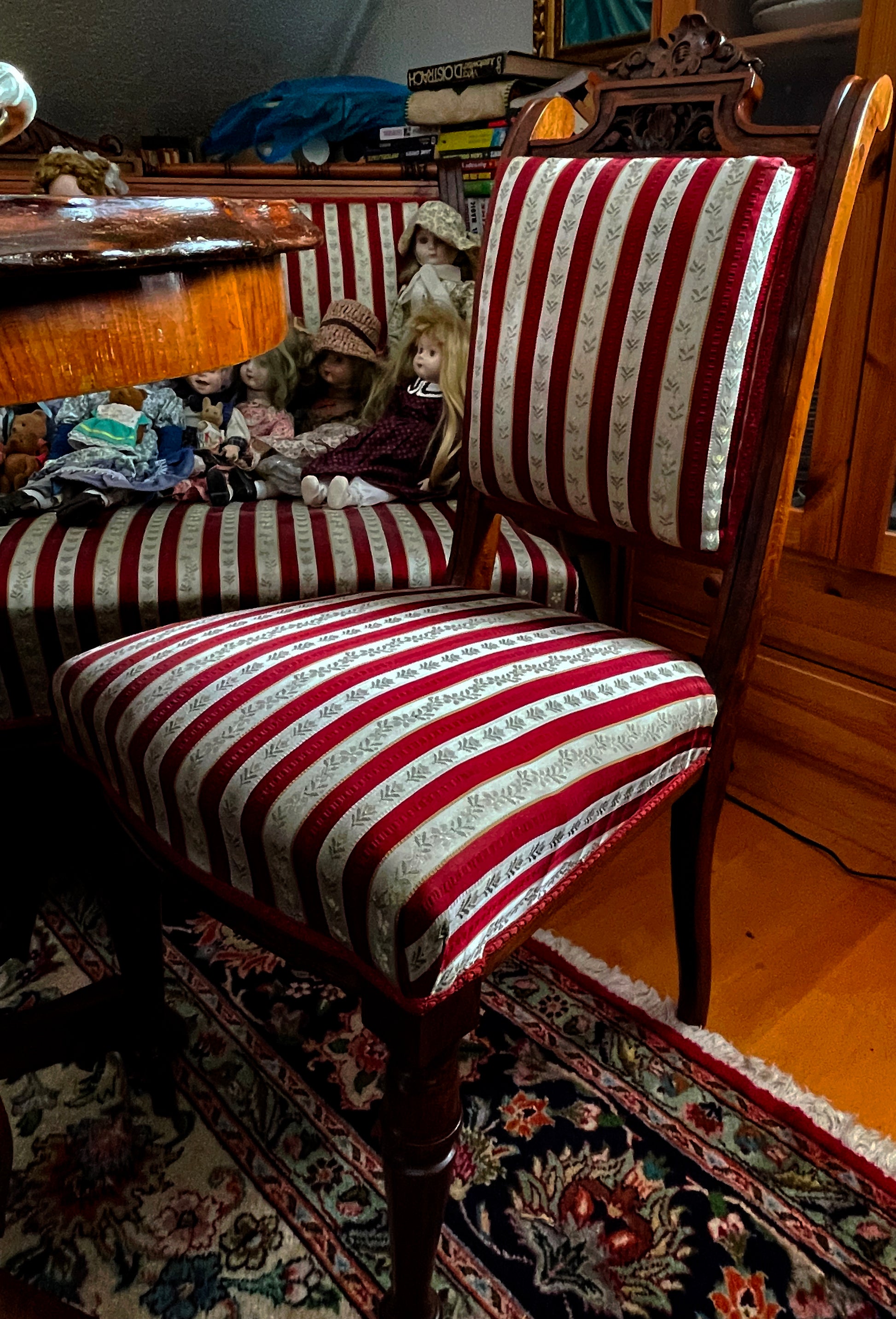 Single Biedermeier side chair, carved crest and turned front legs