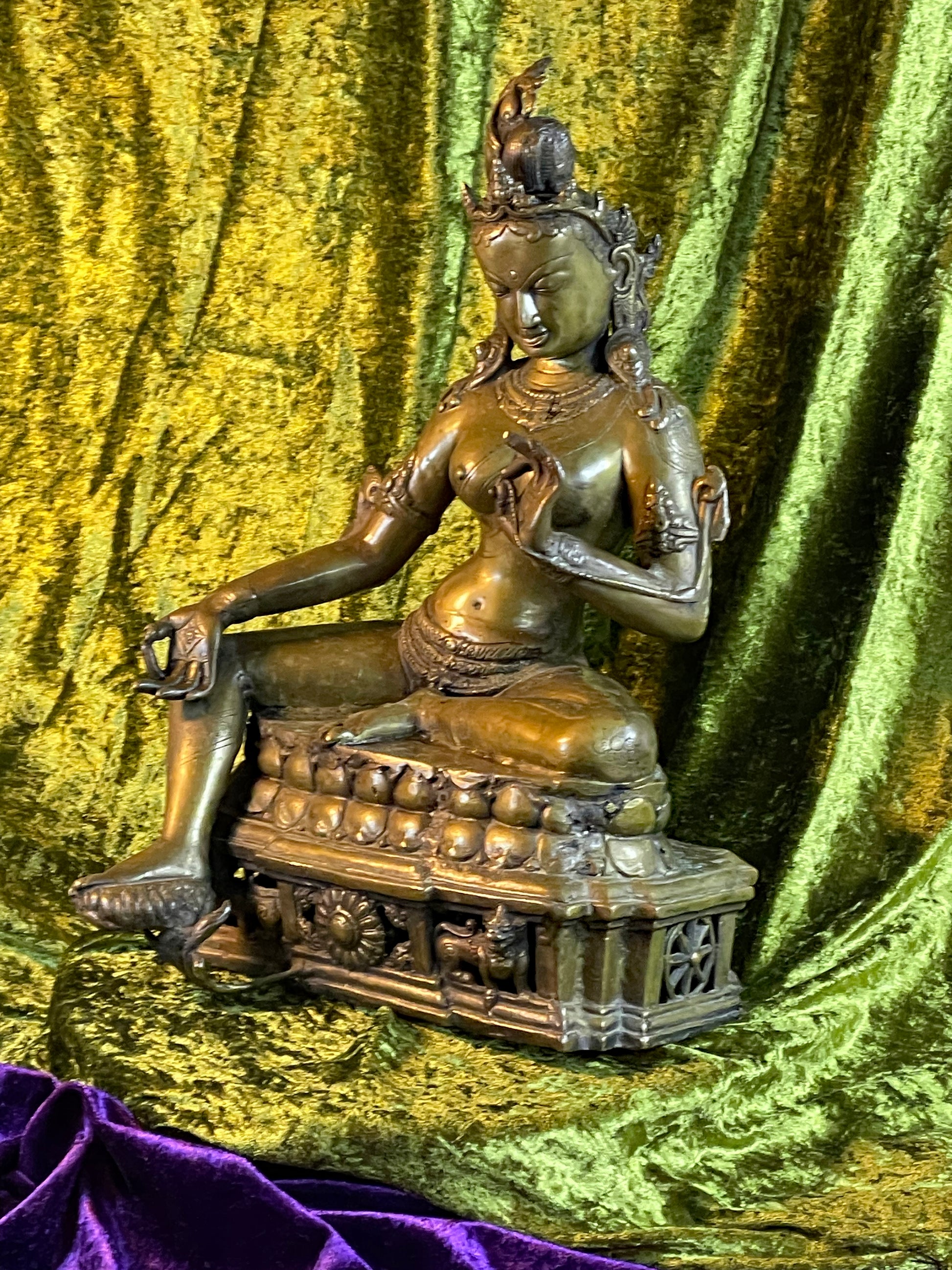 Left three quarter view of the seated Green Tara bronze bodhisattva