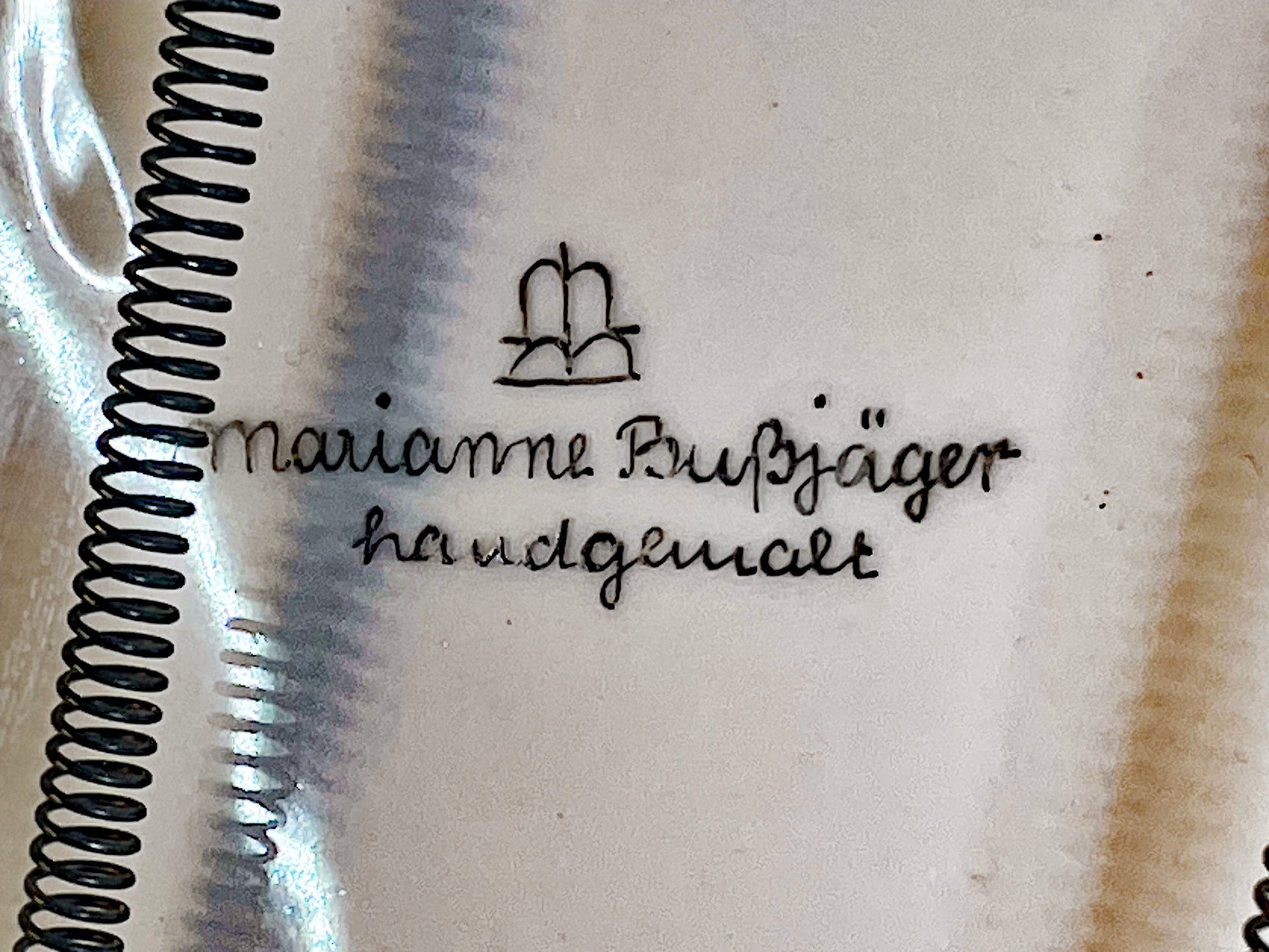 Reverse signature reading Marianne Bussjäger handgemalt