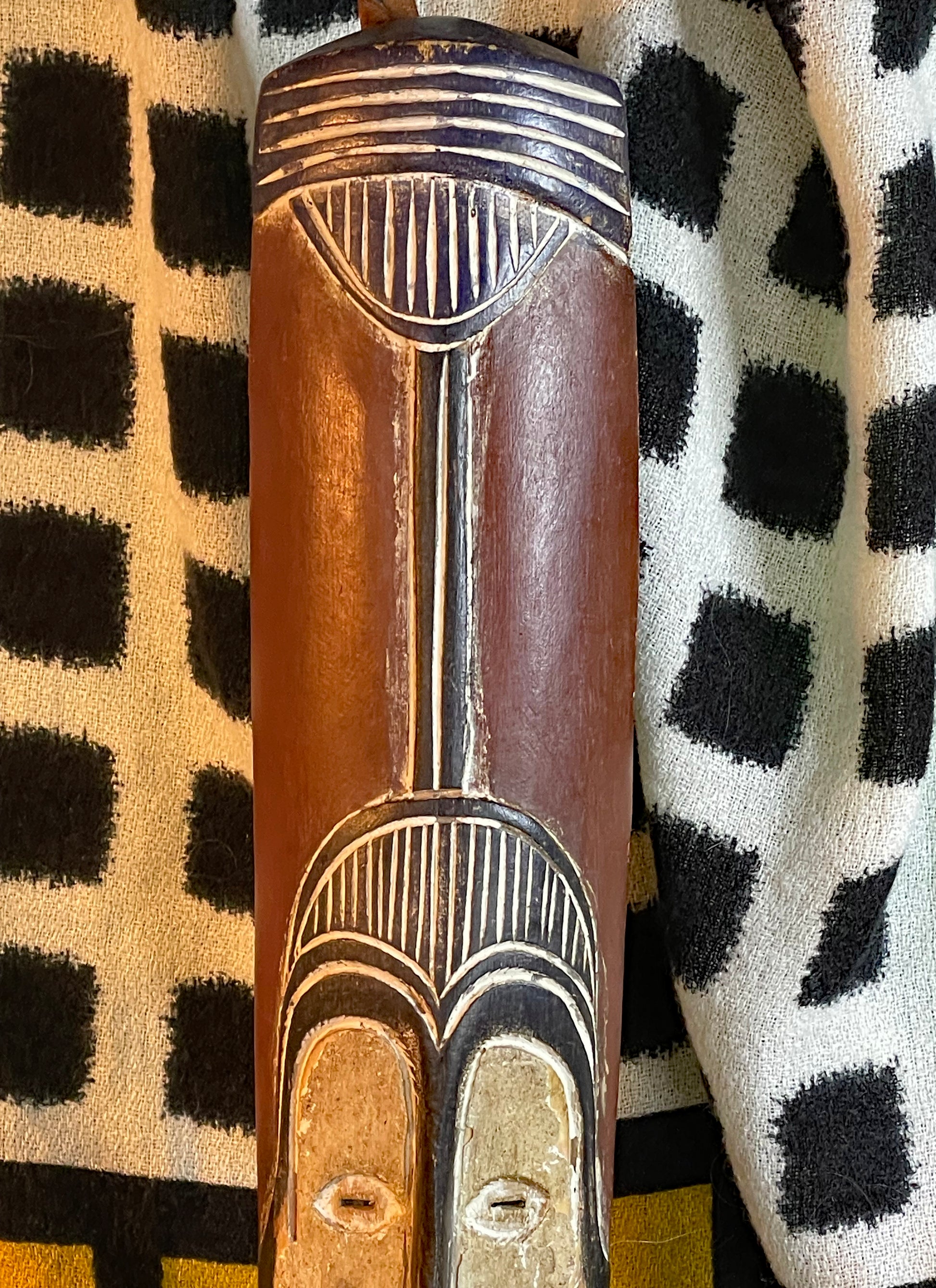 Carved coiffure and forehead detail at the top of the African mask
