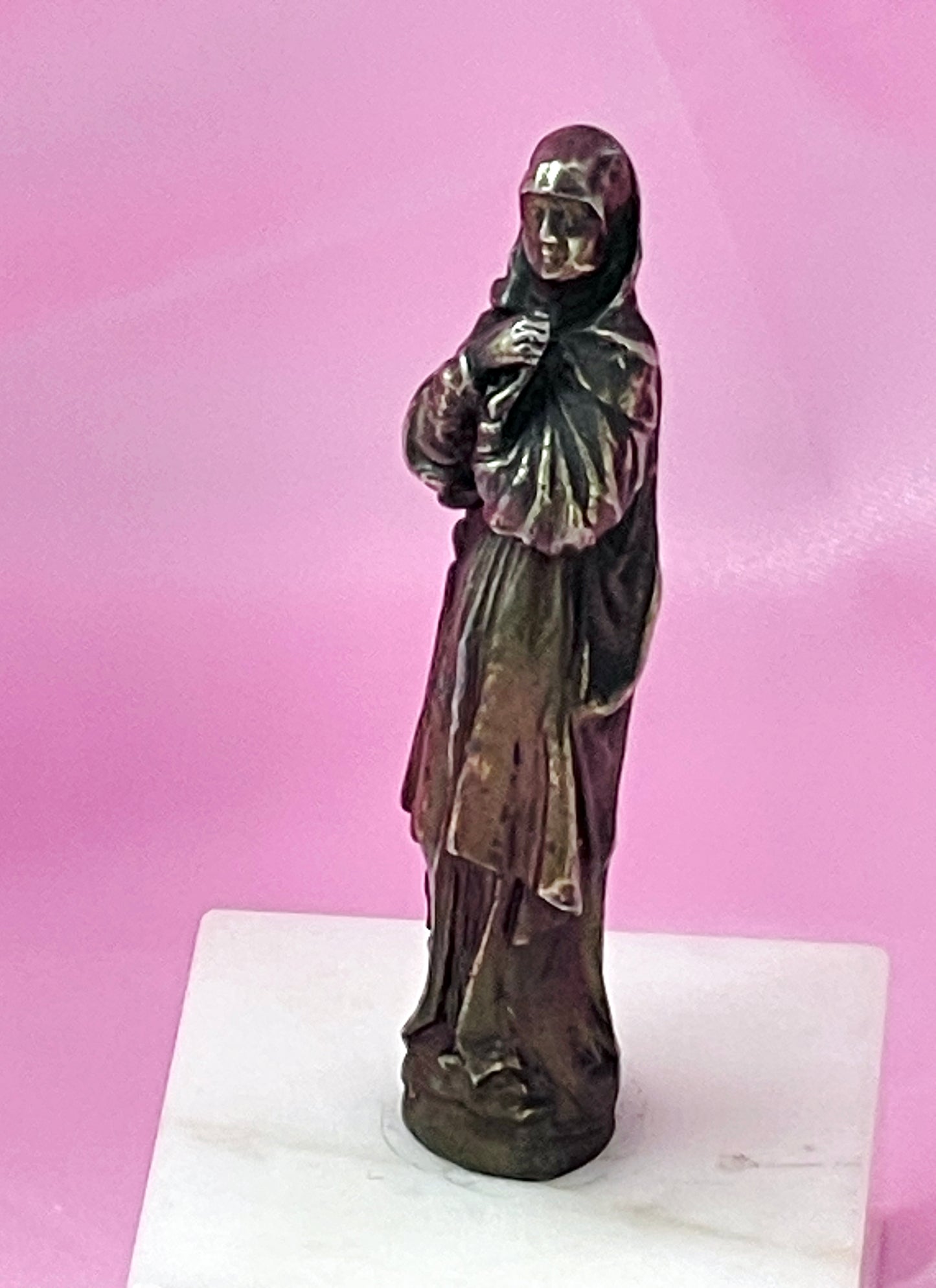 Praying Madonna bronze figure, full view