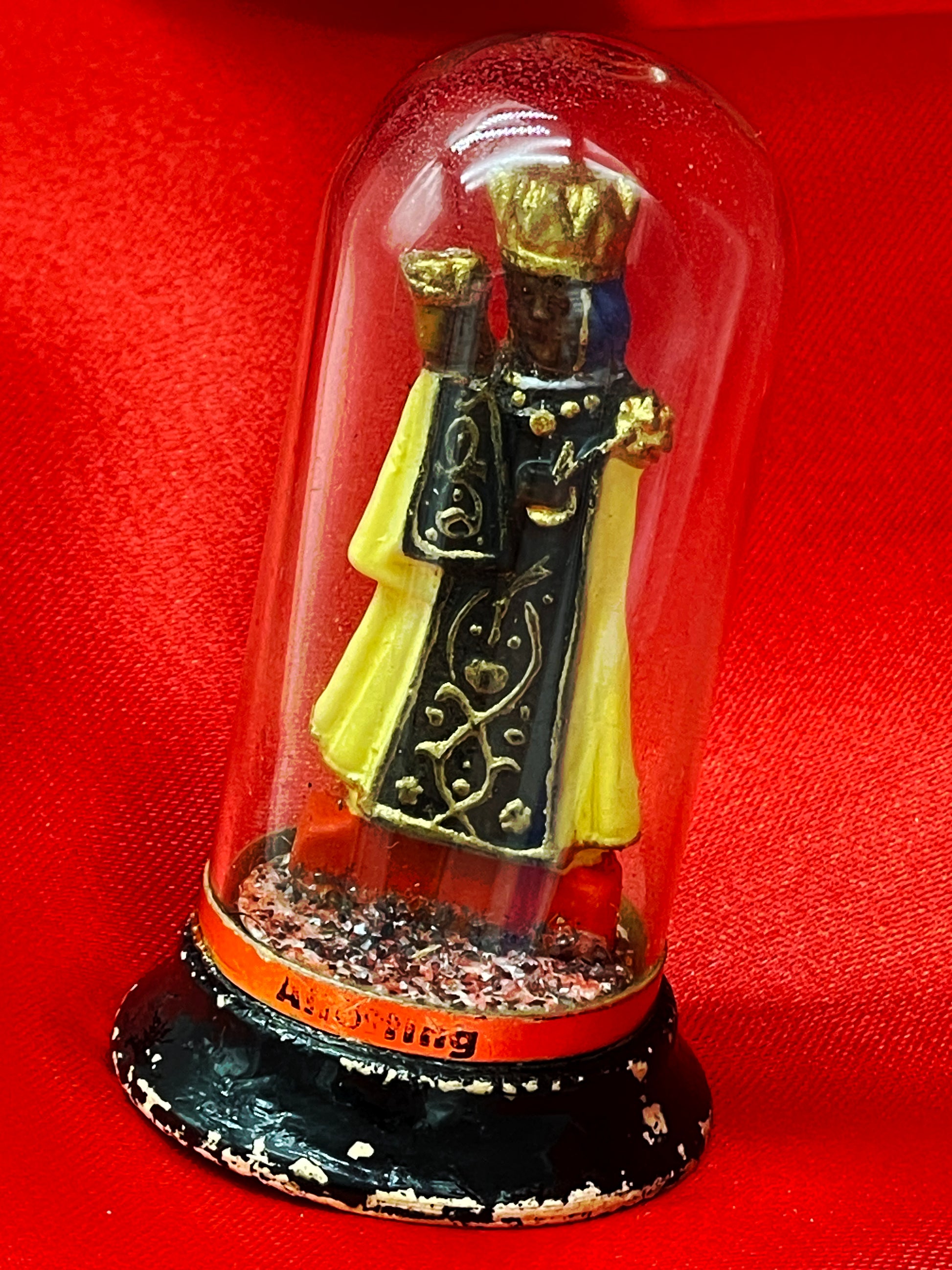 Detail of crowned Madonna and Child figure