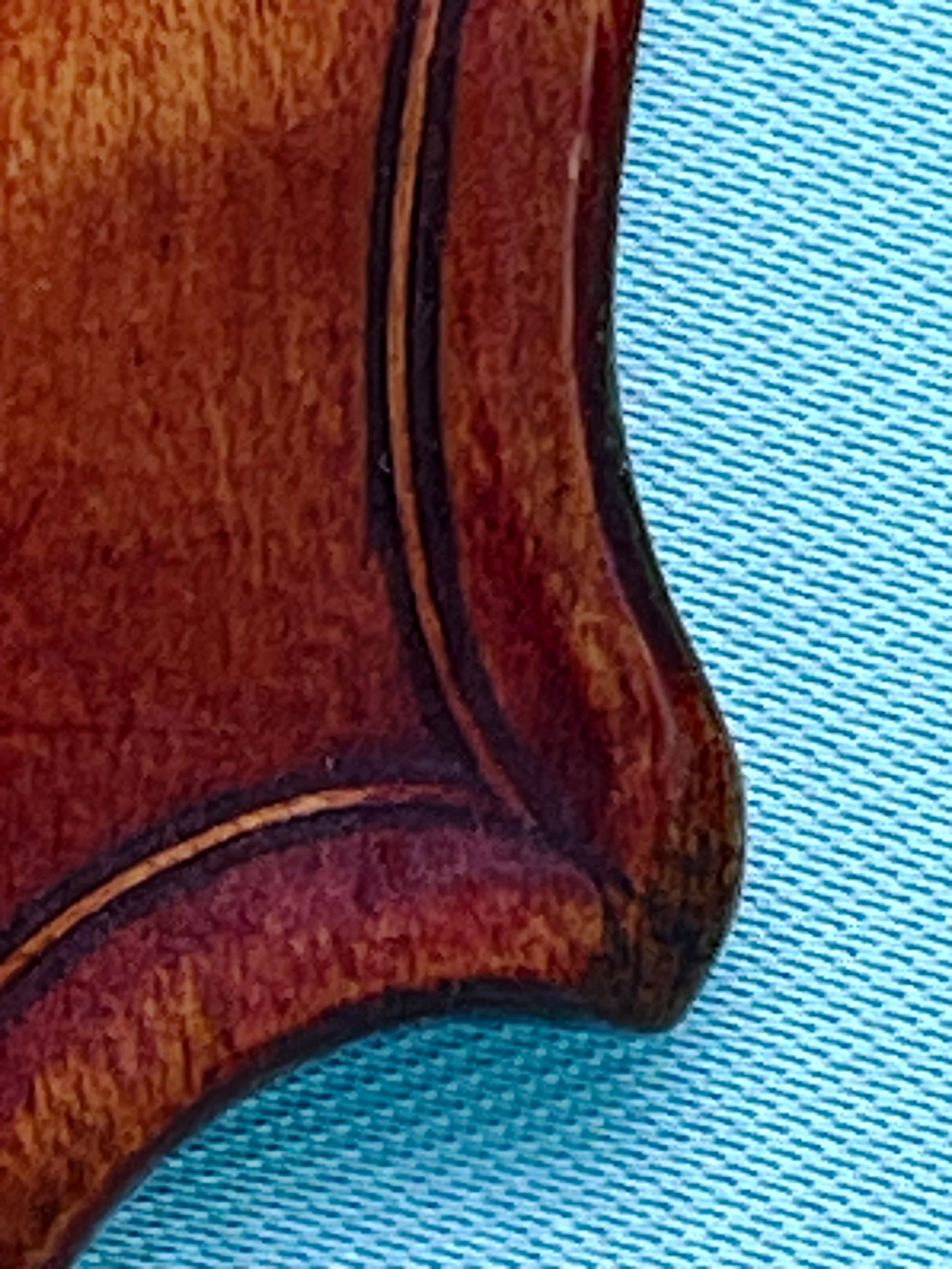 Antique American violin side profile and ribs