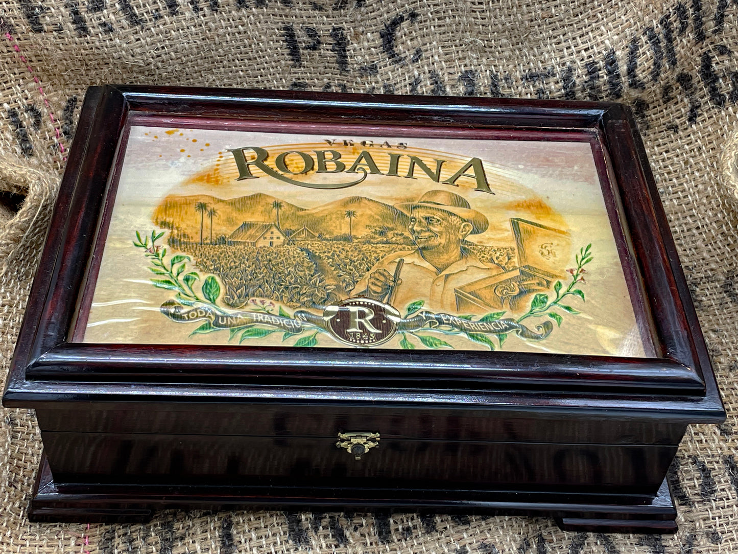 Interior of the Vegas Robaina cigar box with accessories