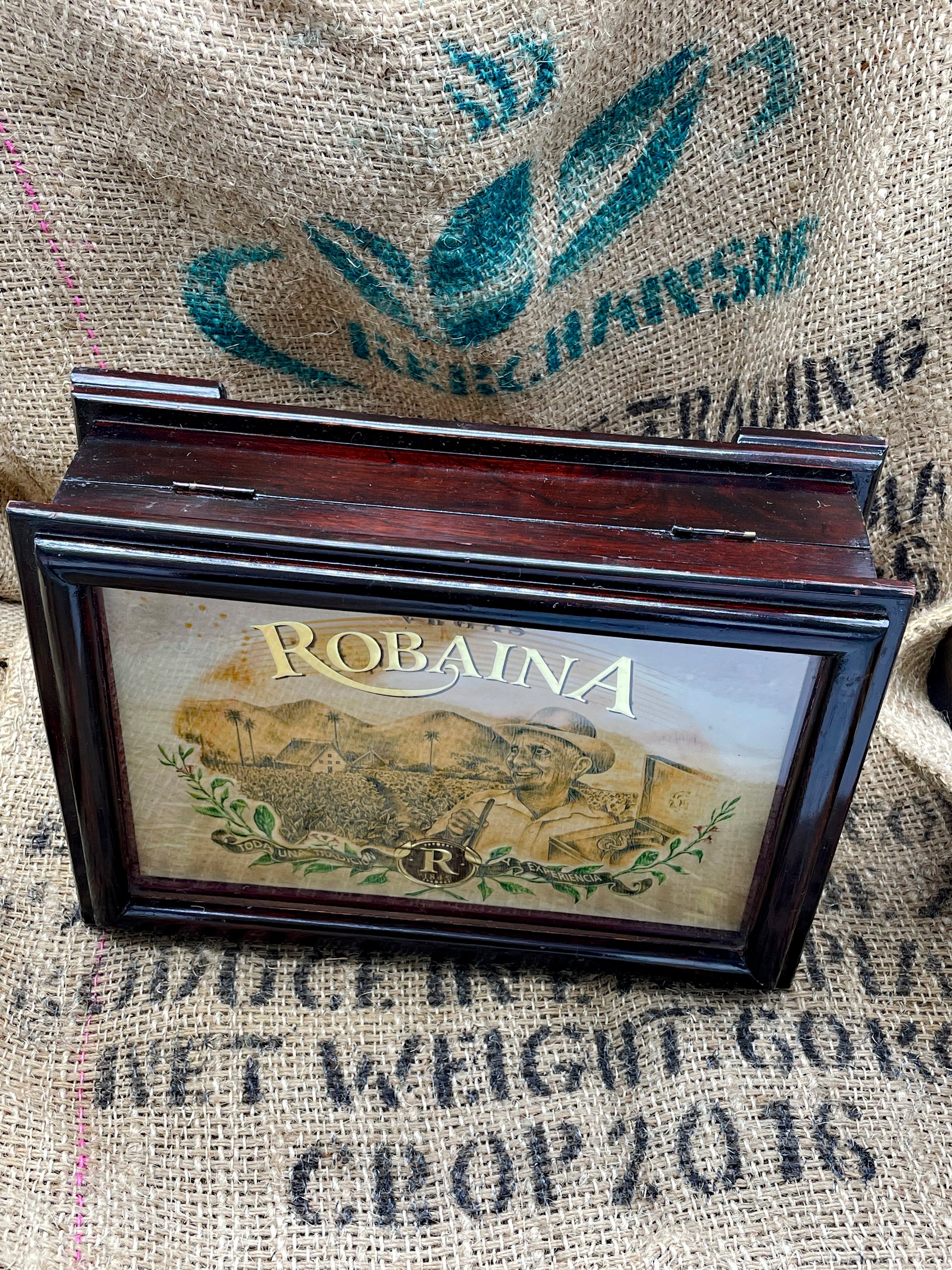 Vegas Robaina cigar box from above