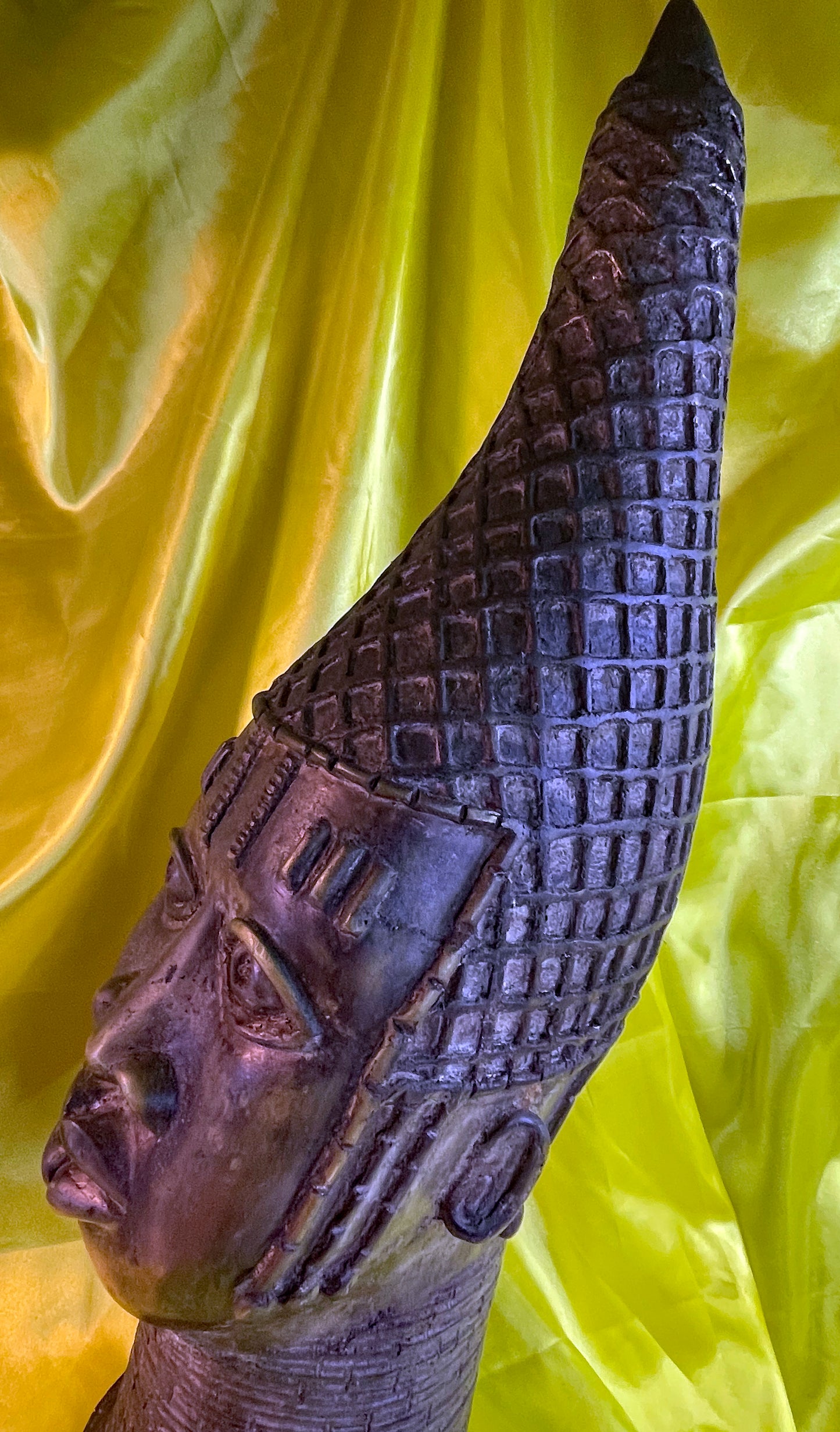 Close detail of the woven coral bead peaked crown texture