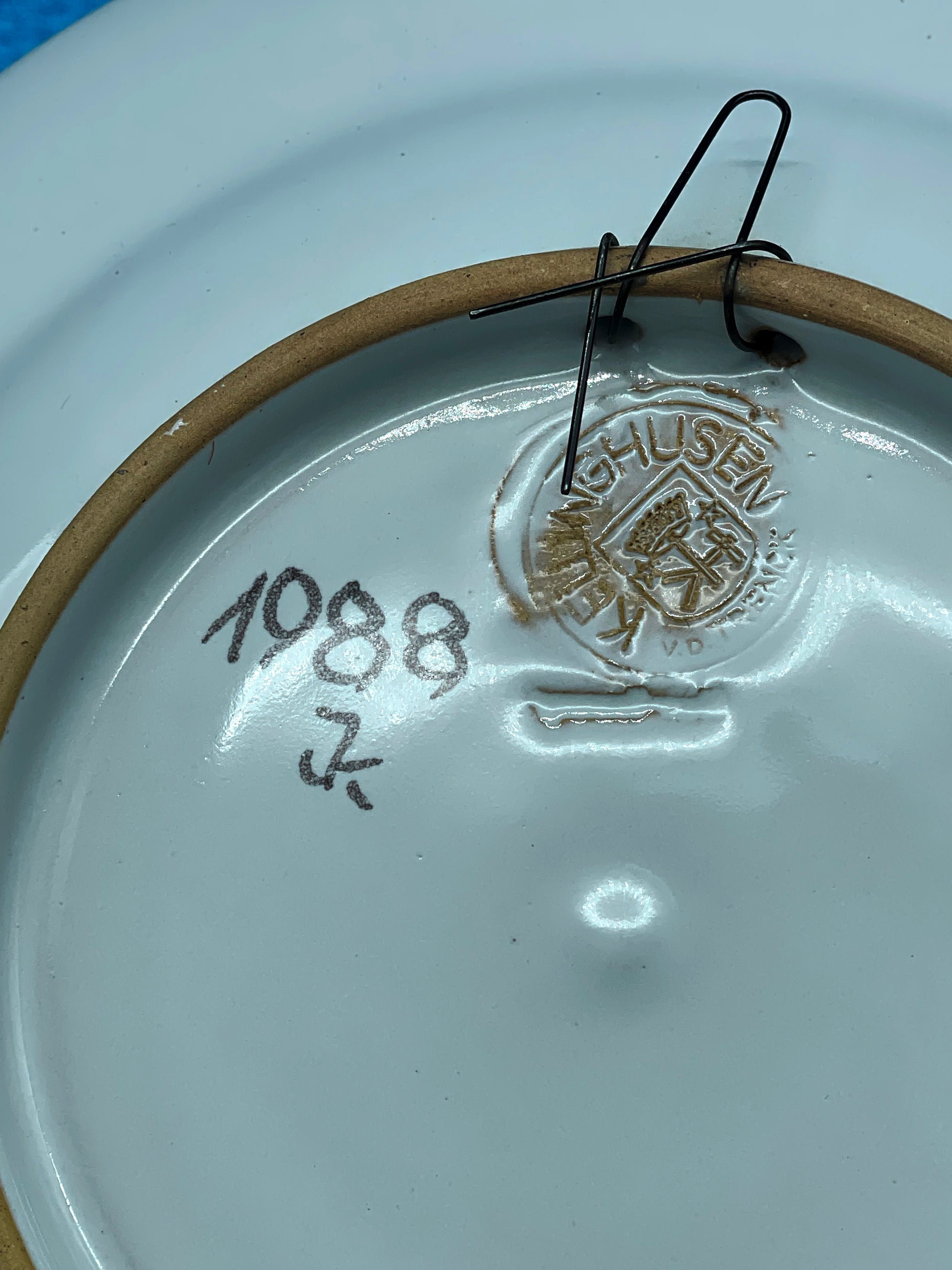 Kellinghusen Trenck faience plate with tulip motif