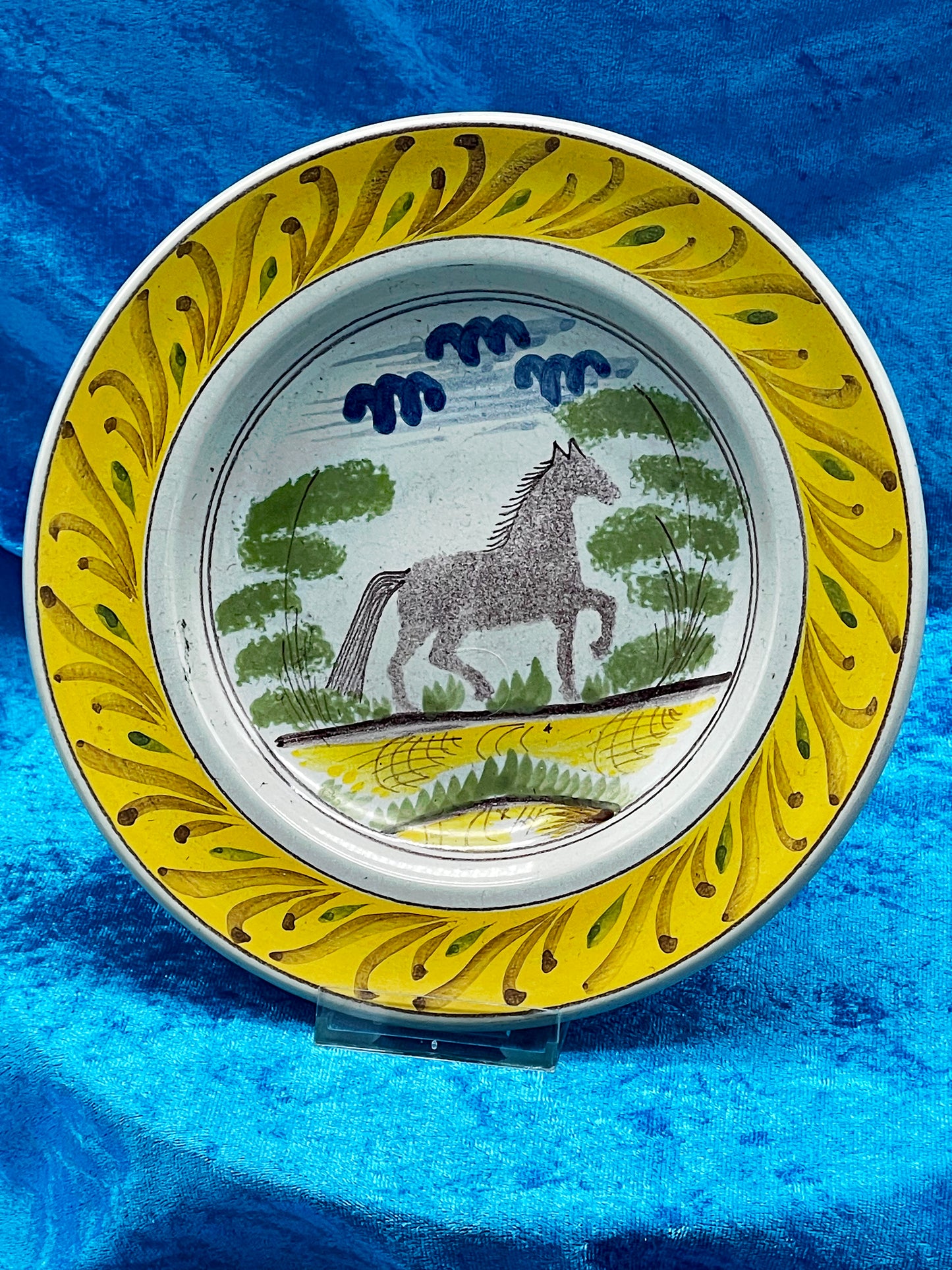 Large Kellinghusen faience decorative plate, yellow rim