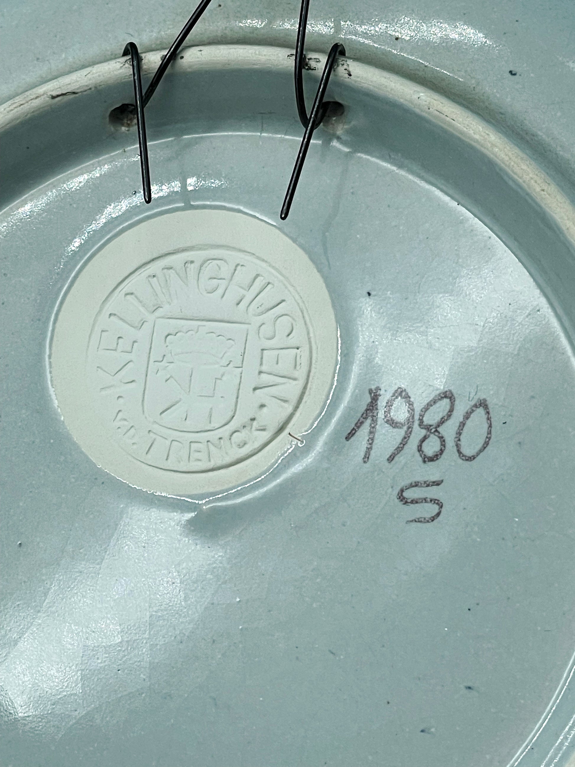 Kellinghusen Trenck faience plate with bird motif