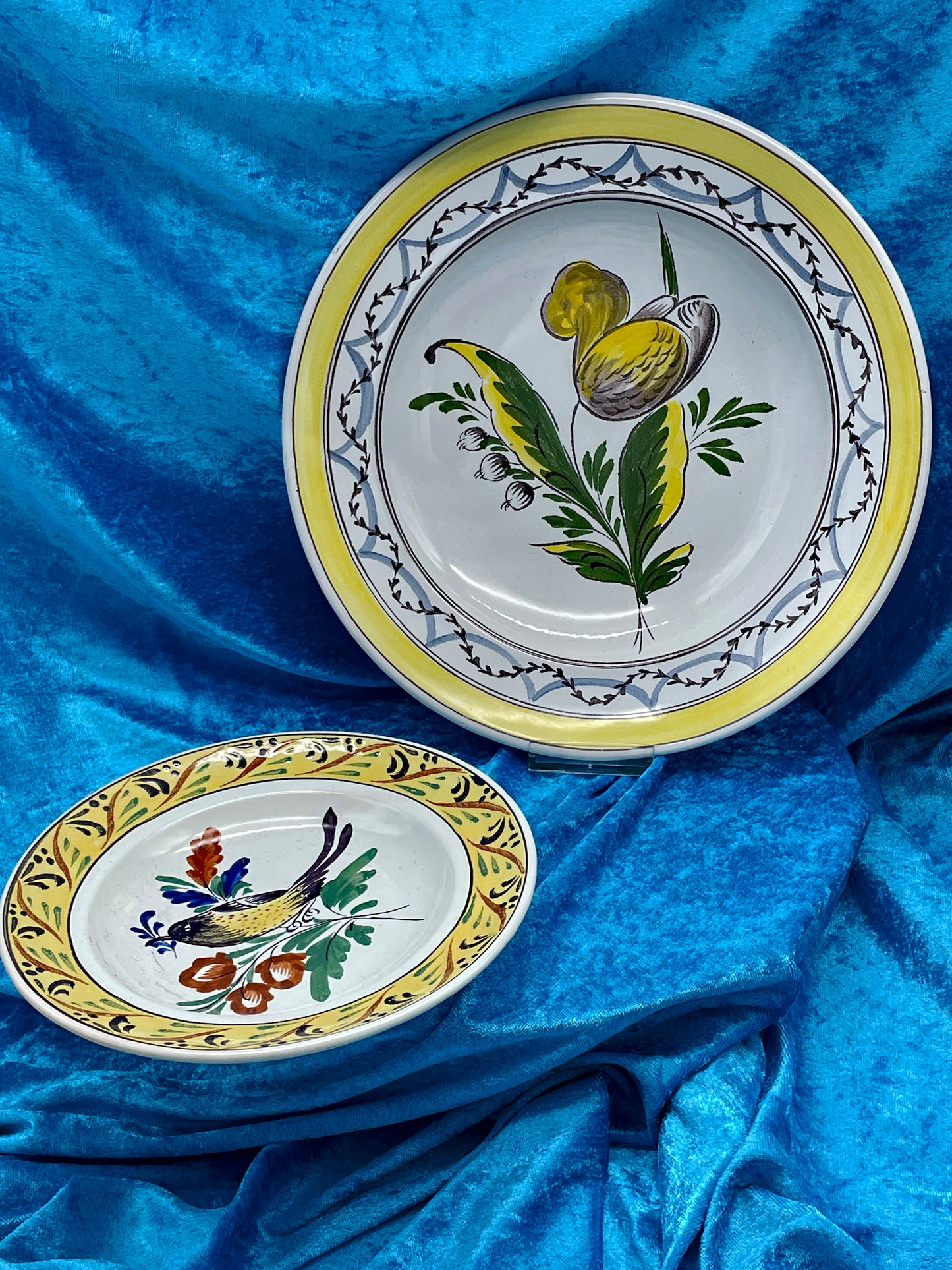 Two hand-painted Kellinghusen Trenck faience plates with tulip and bird motifs
