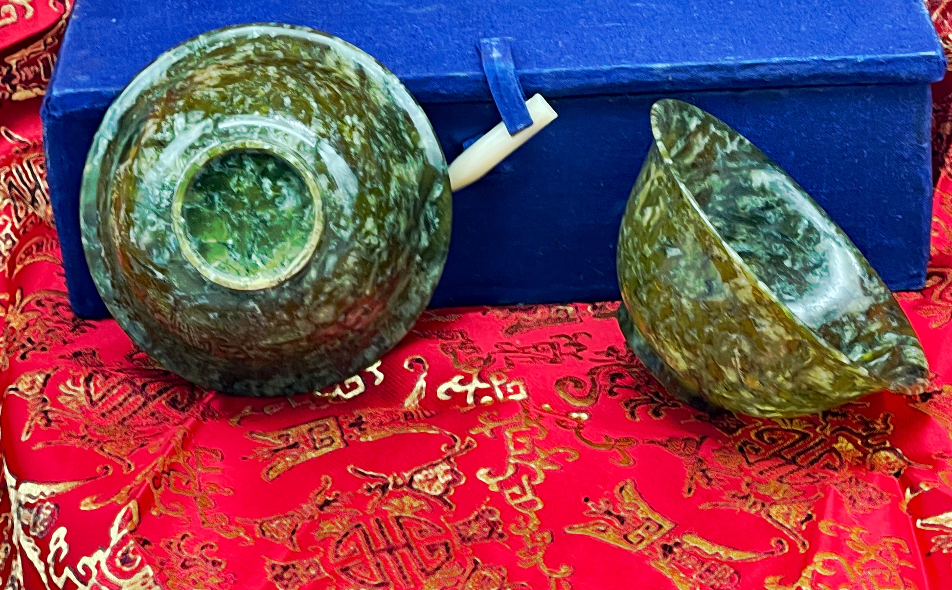 Pair of Chinese jade gemstone bowls detail