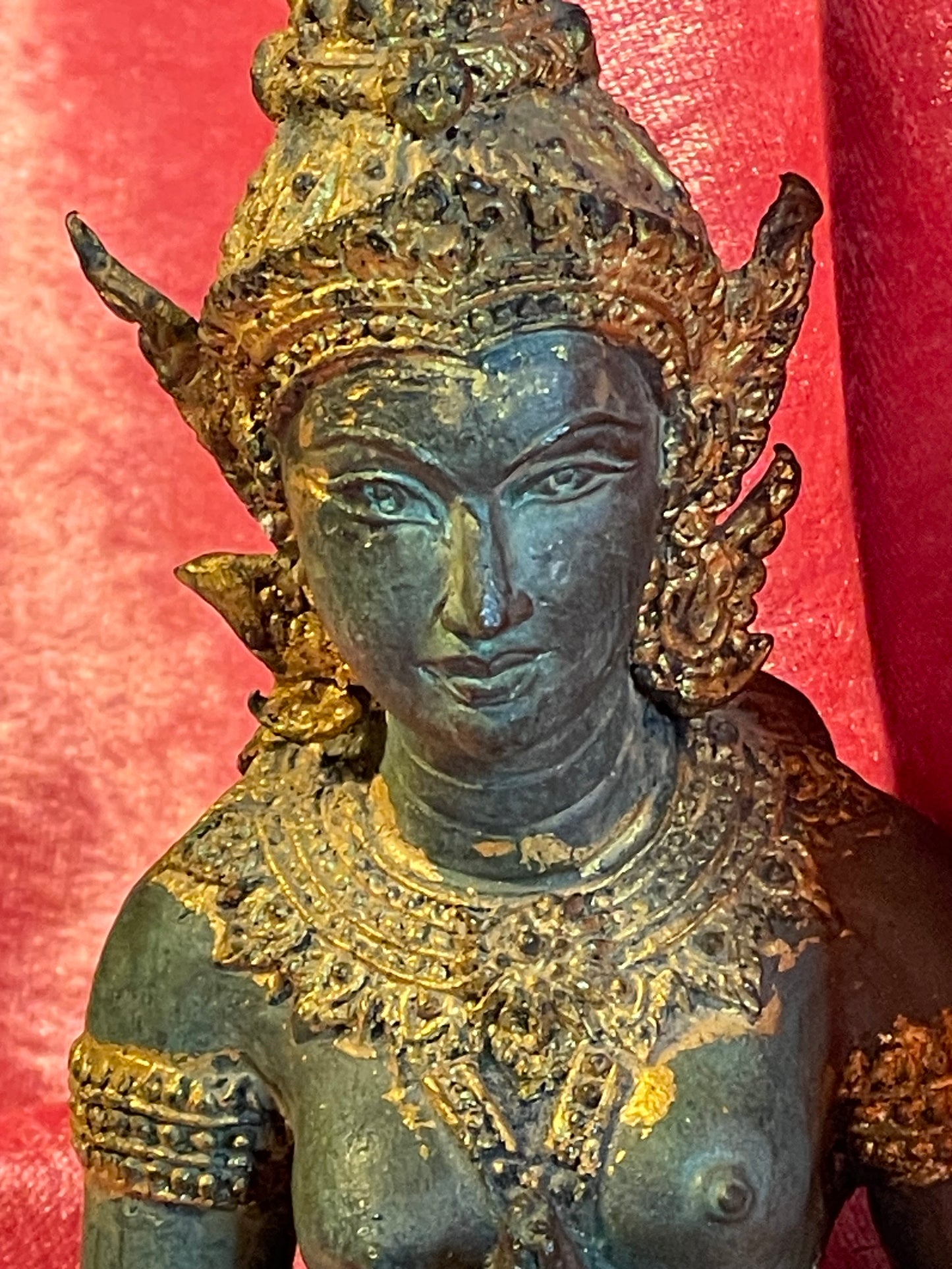 Close-up of Shiva's crowned head in gilt bronze
