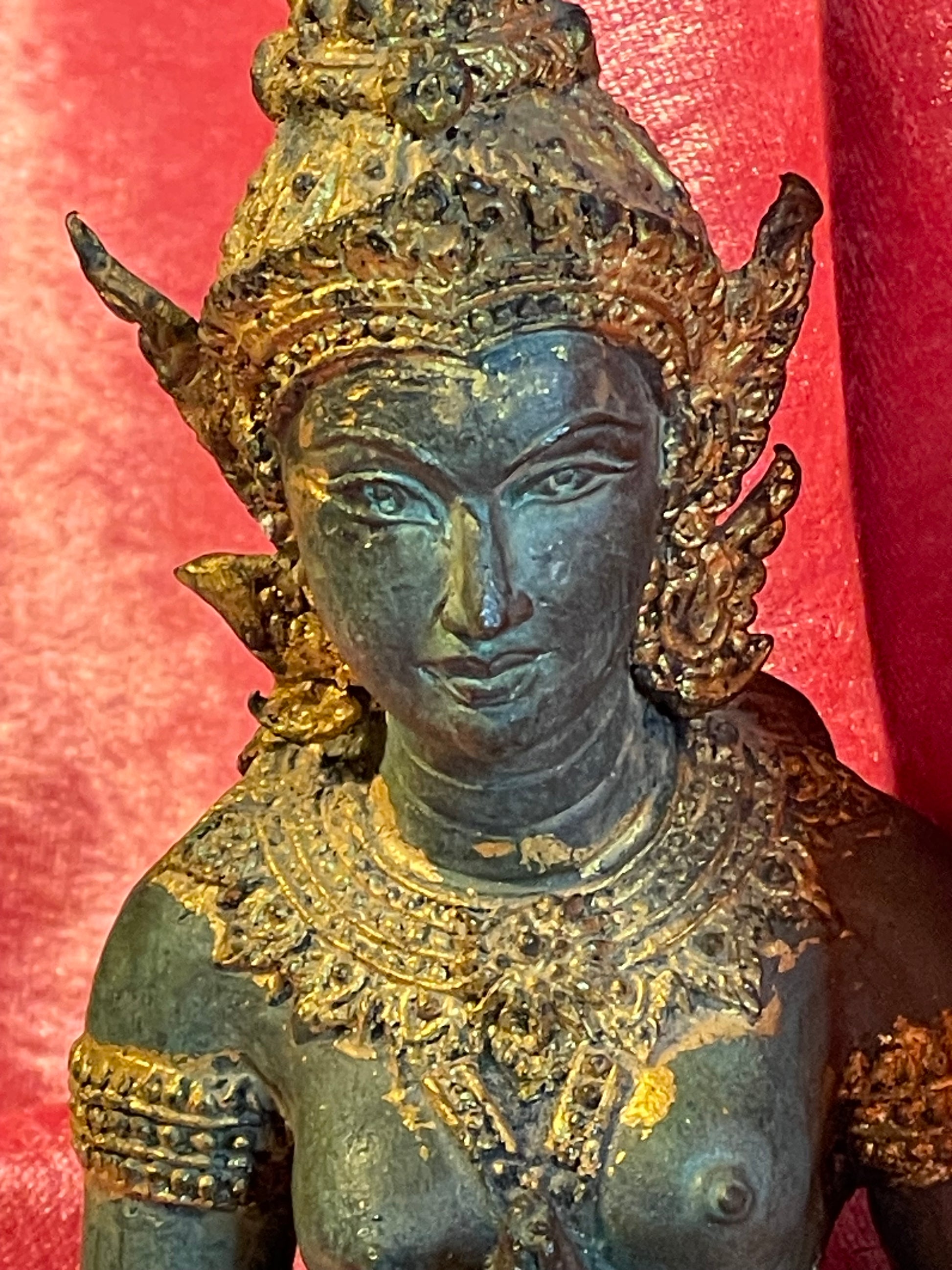 Close-up of Shiva's crowned head in gilt bronze