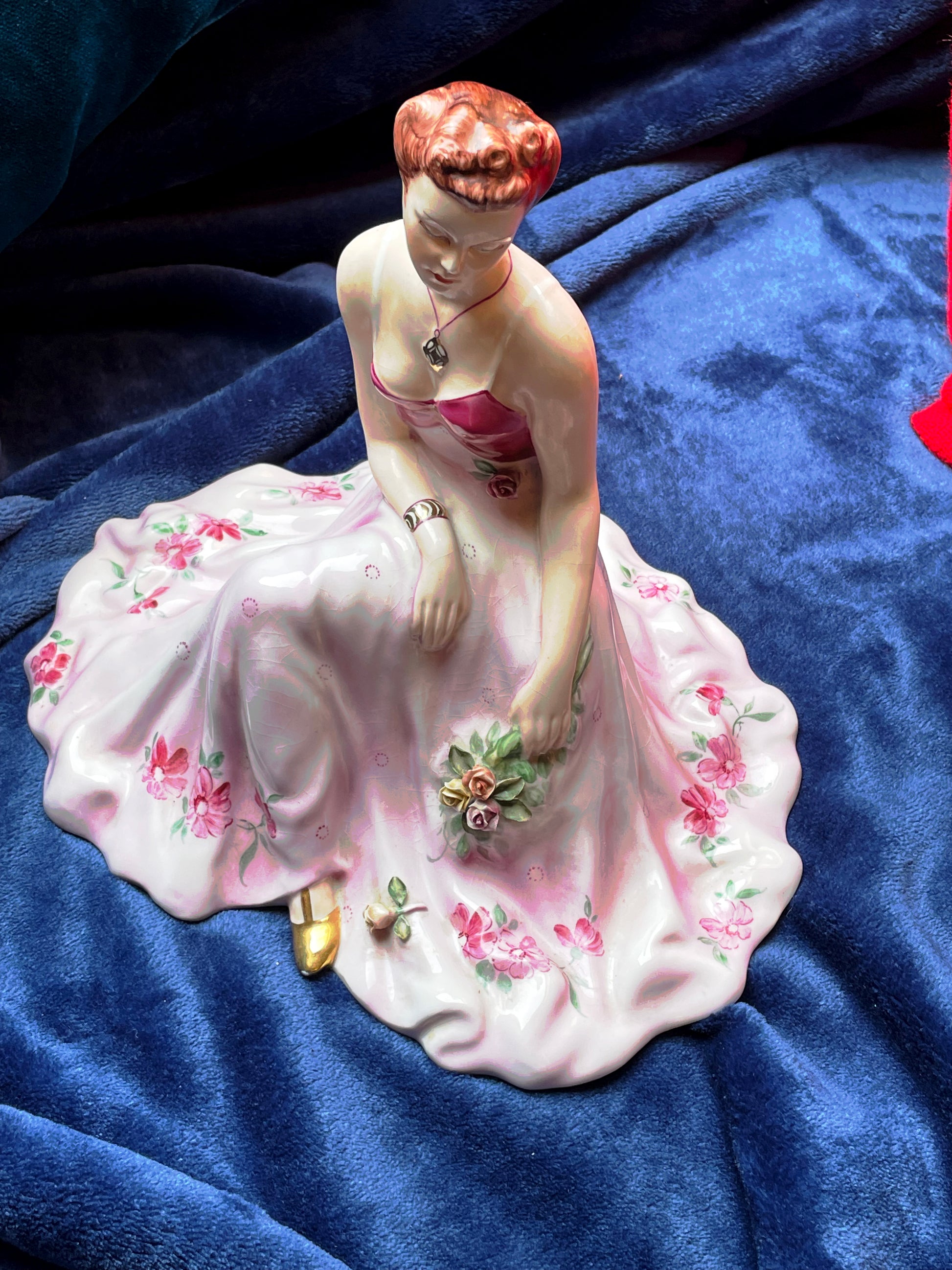 Raised modelled porcelain roses on the figurine skirt