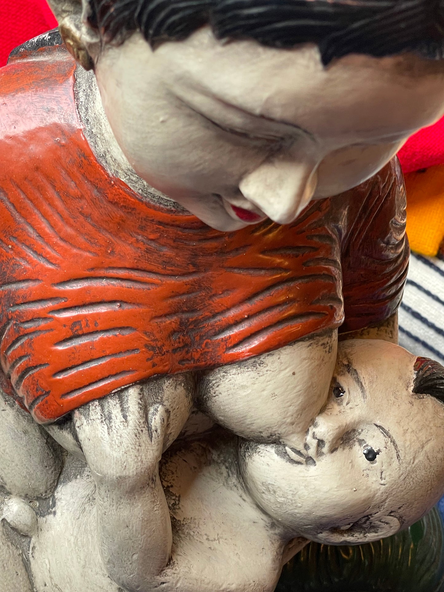 Full view of the 49 cm tall mother and child sculpture