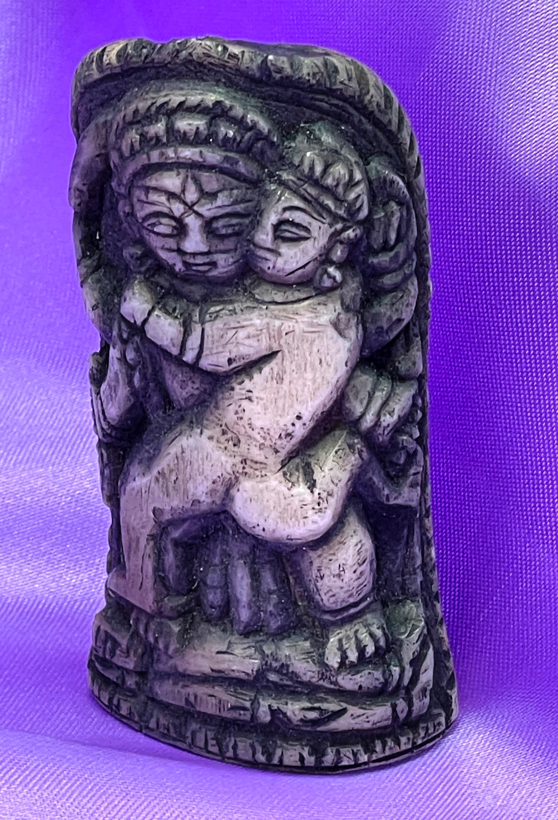 Reverse and edge detail of the bone carving