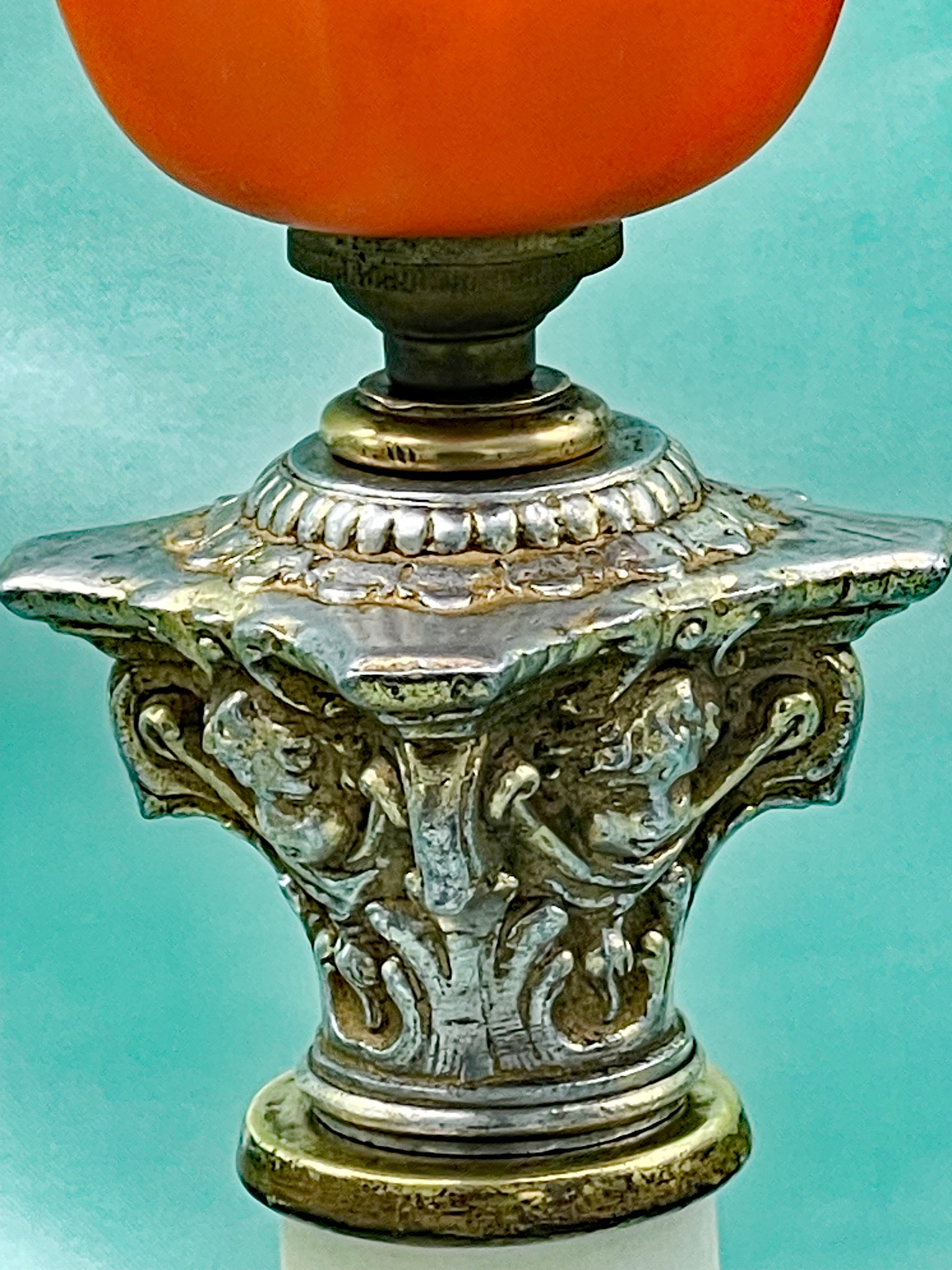 Bronzed Corinthian capital on the marble Art Deco lamp
