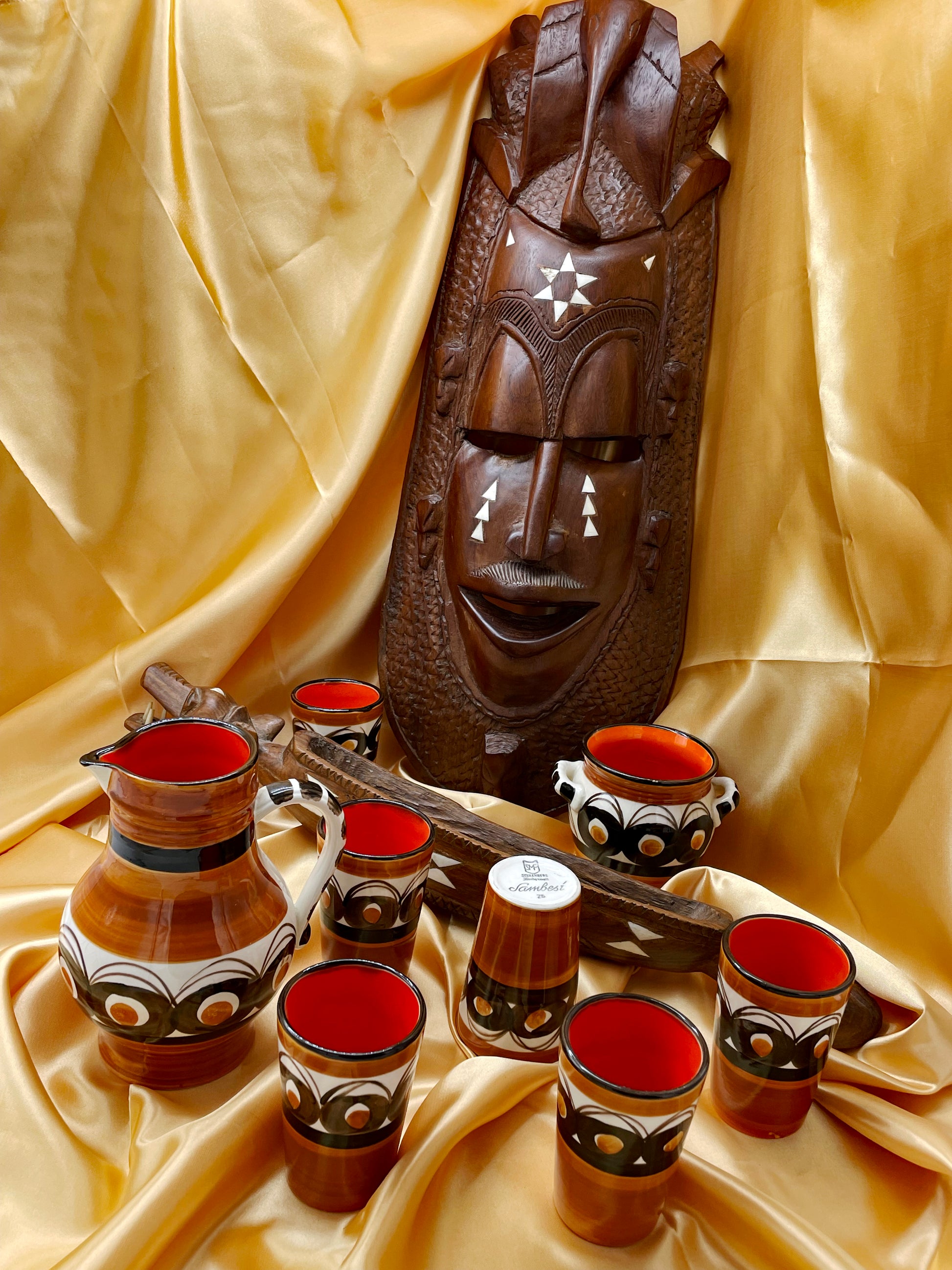 Schramberg Sambesi ceramic set with African mask, crocodile and figure on gold backdrop