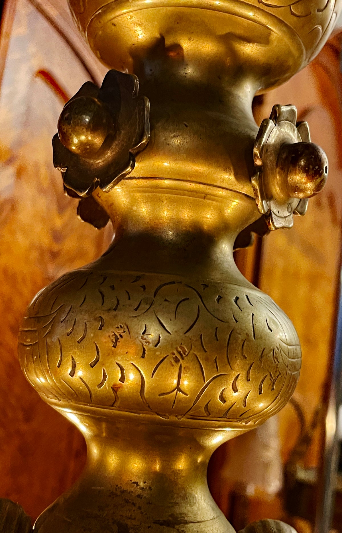 Hand-engraved baluster shaft with cast rosettes on the antique Shabbat lamp