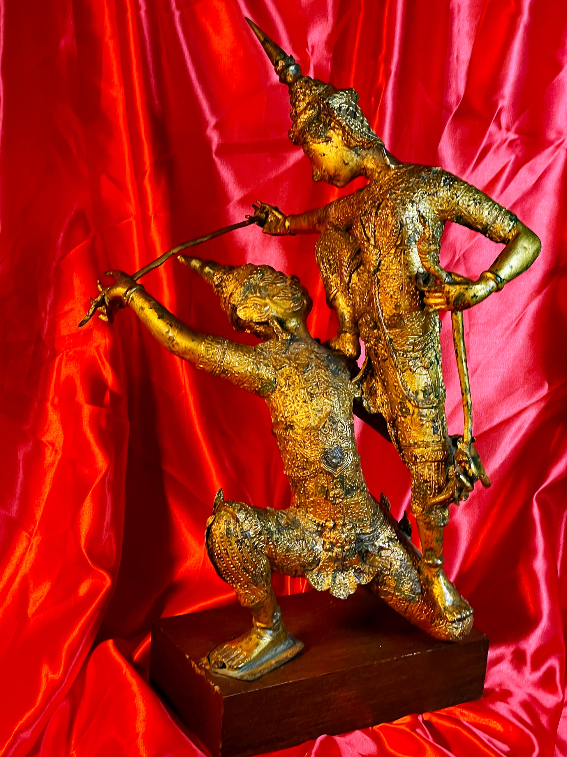 Antique Rattanakosin bronze warriors sculpture, side angle